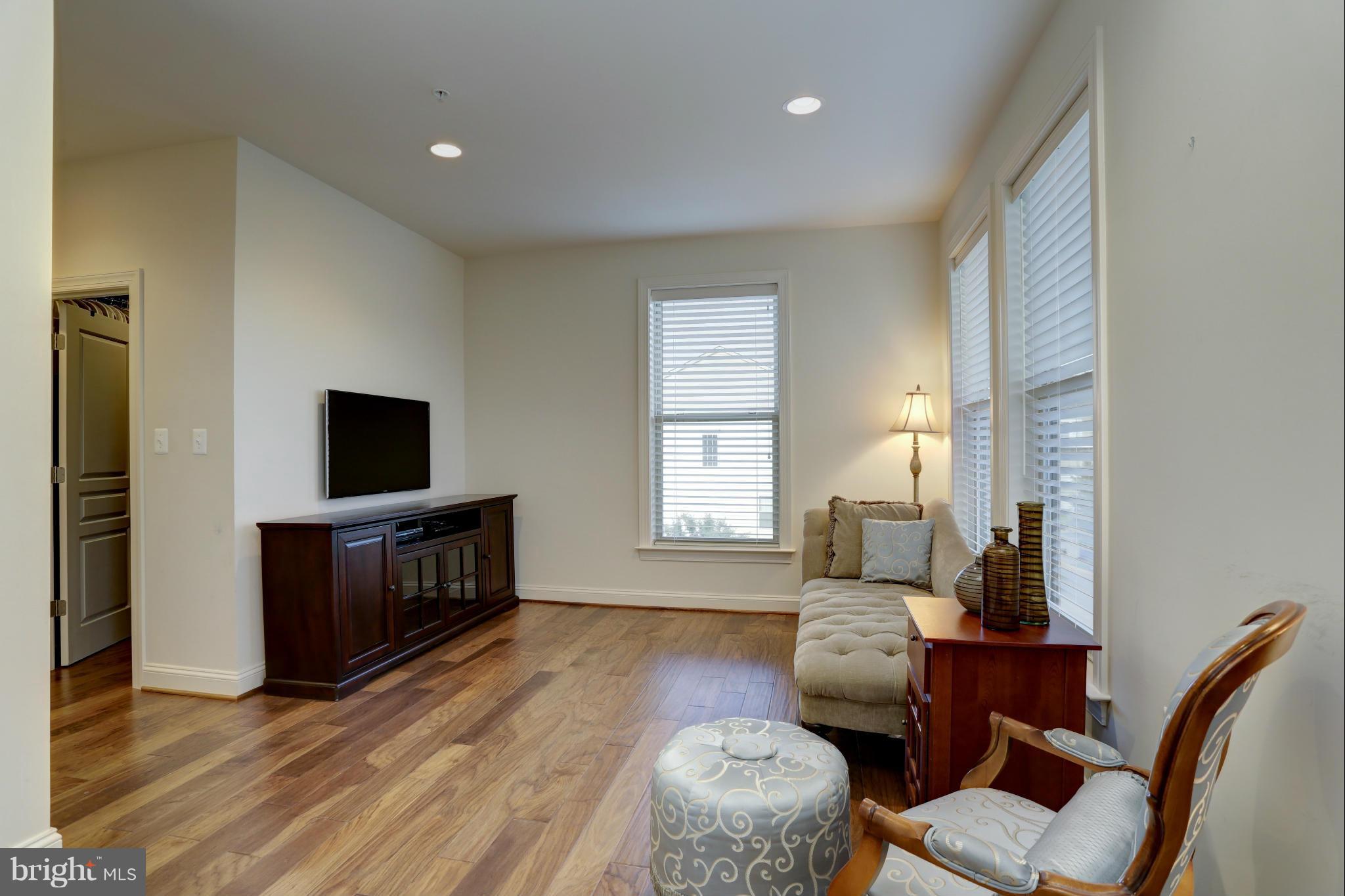 LANSDOWNE TOWN CENTER CONDOS - Residential