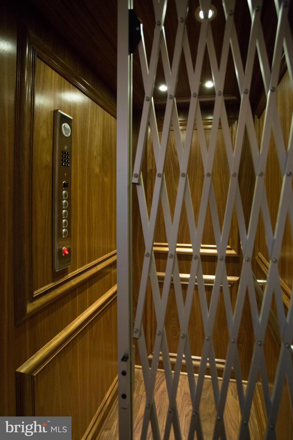 LANSDOWNE TOWN CENTER CONDOS - Residential