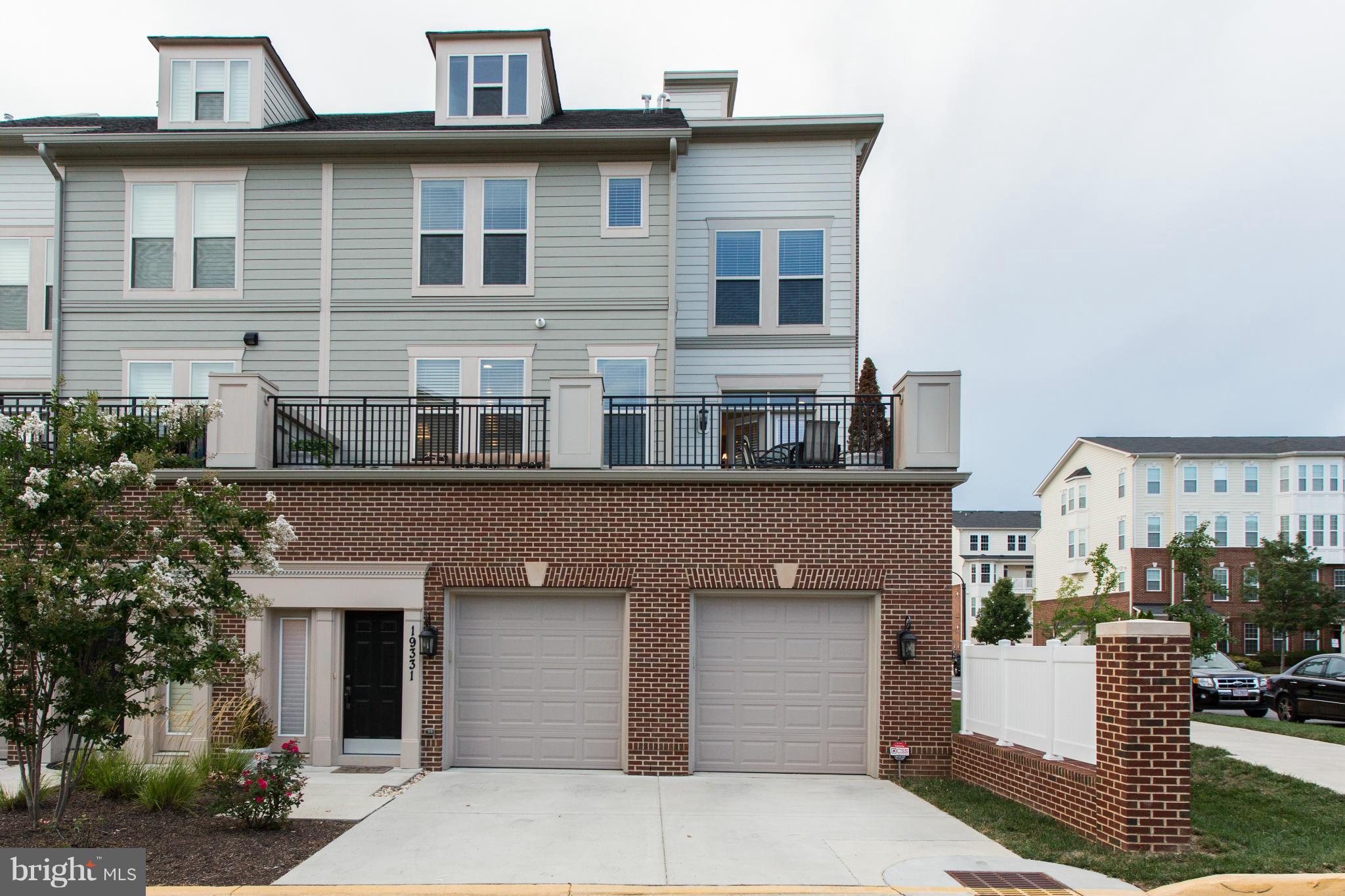 LANSDOWNE TOWN CENTER CONDOS - Residential