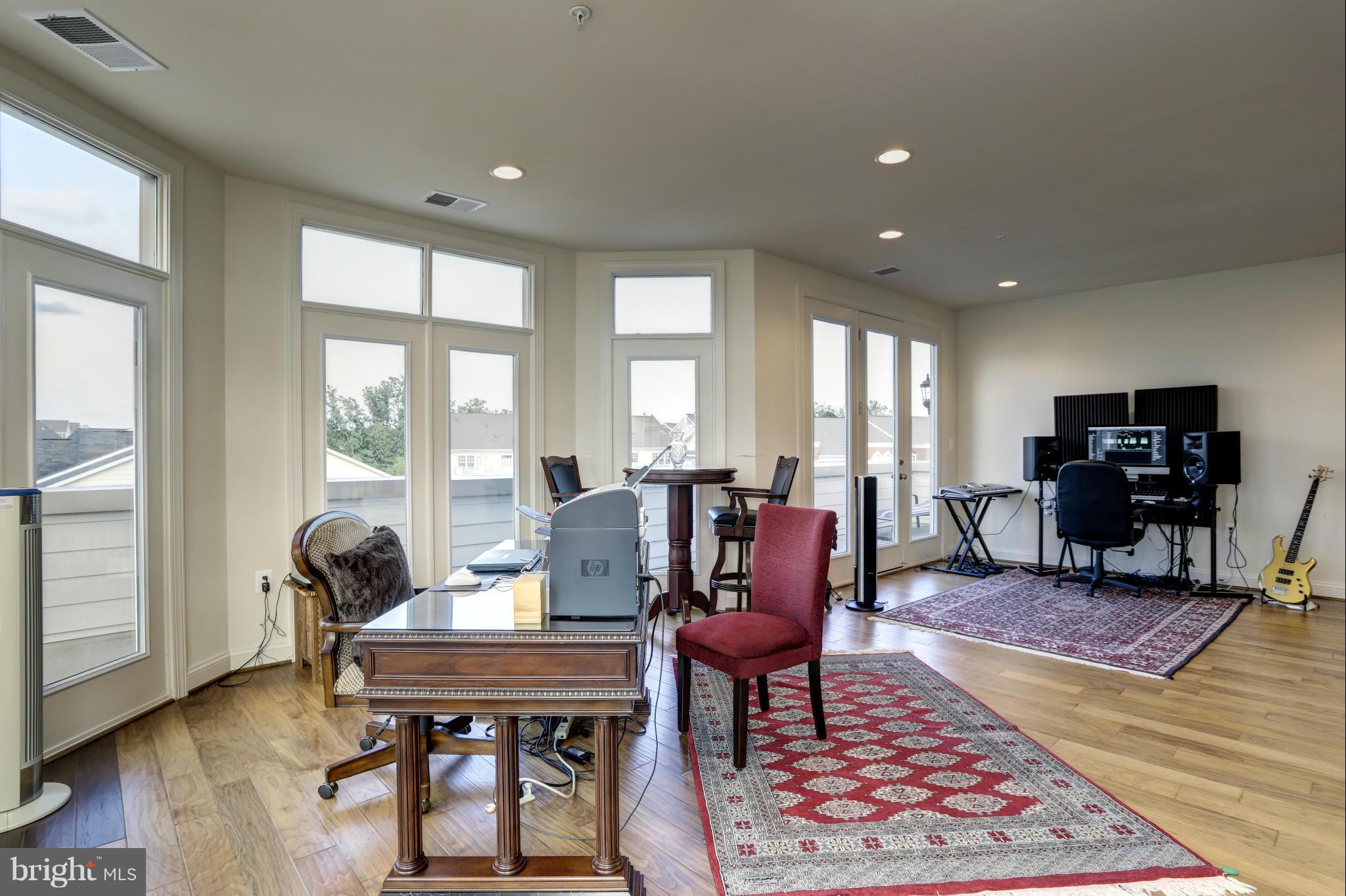 LANSDOWNE TOWN CENTER CONDOS - Residential