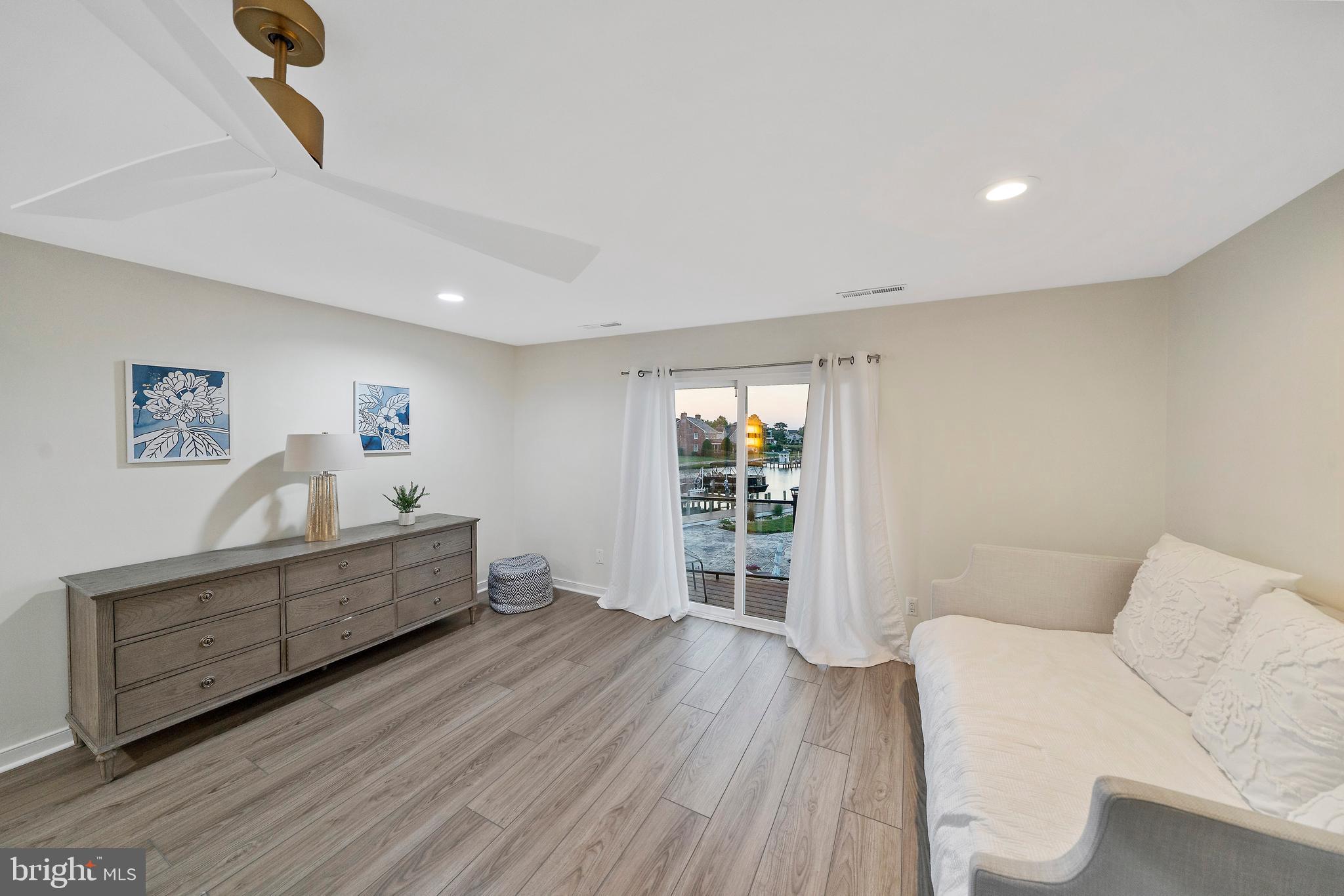 CAPTAINS HILL - Residential