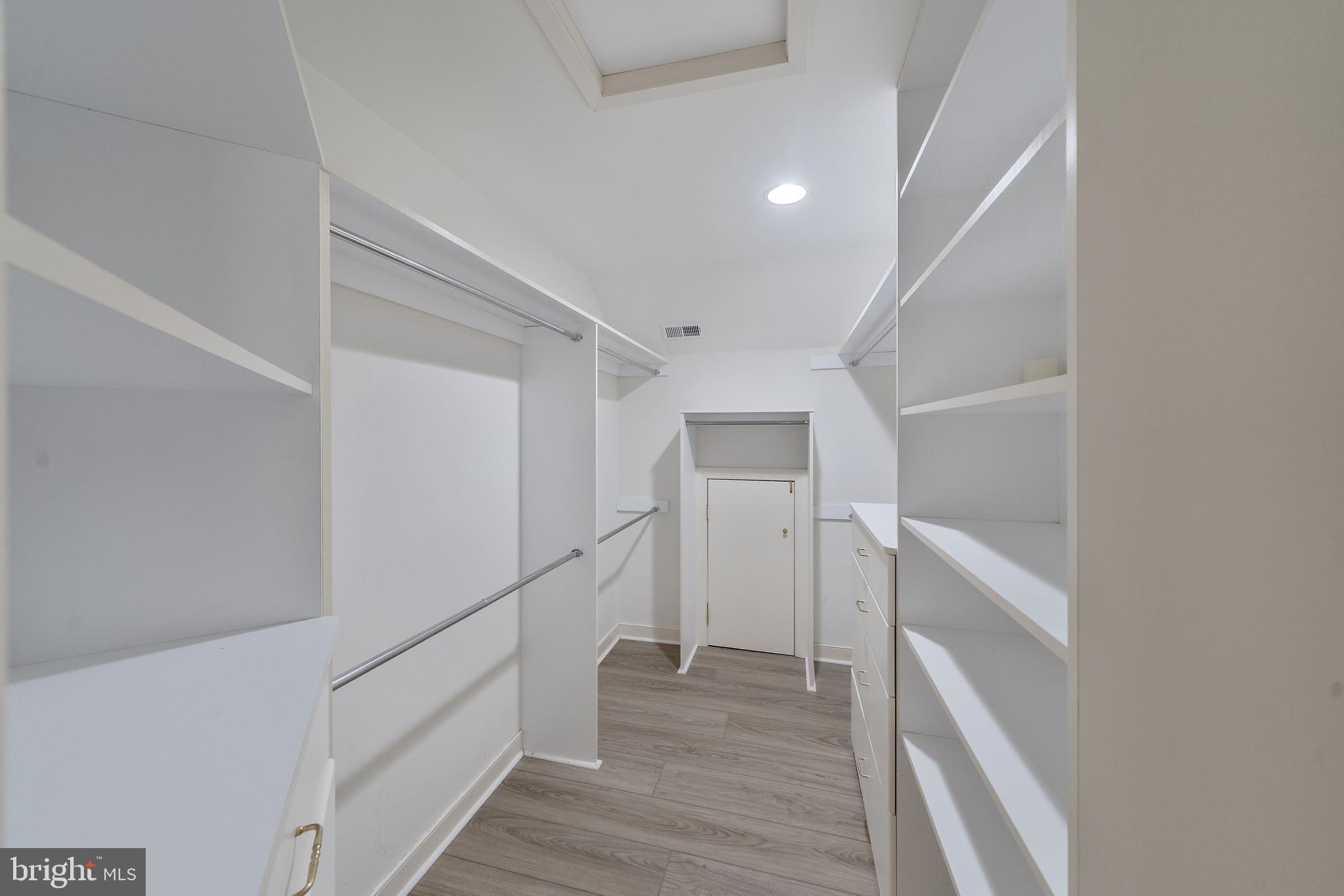 CAPTAINS HILL - Residential