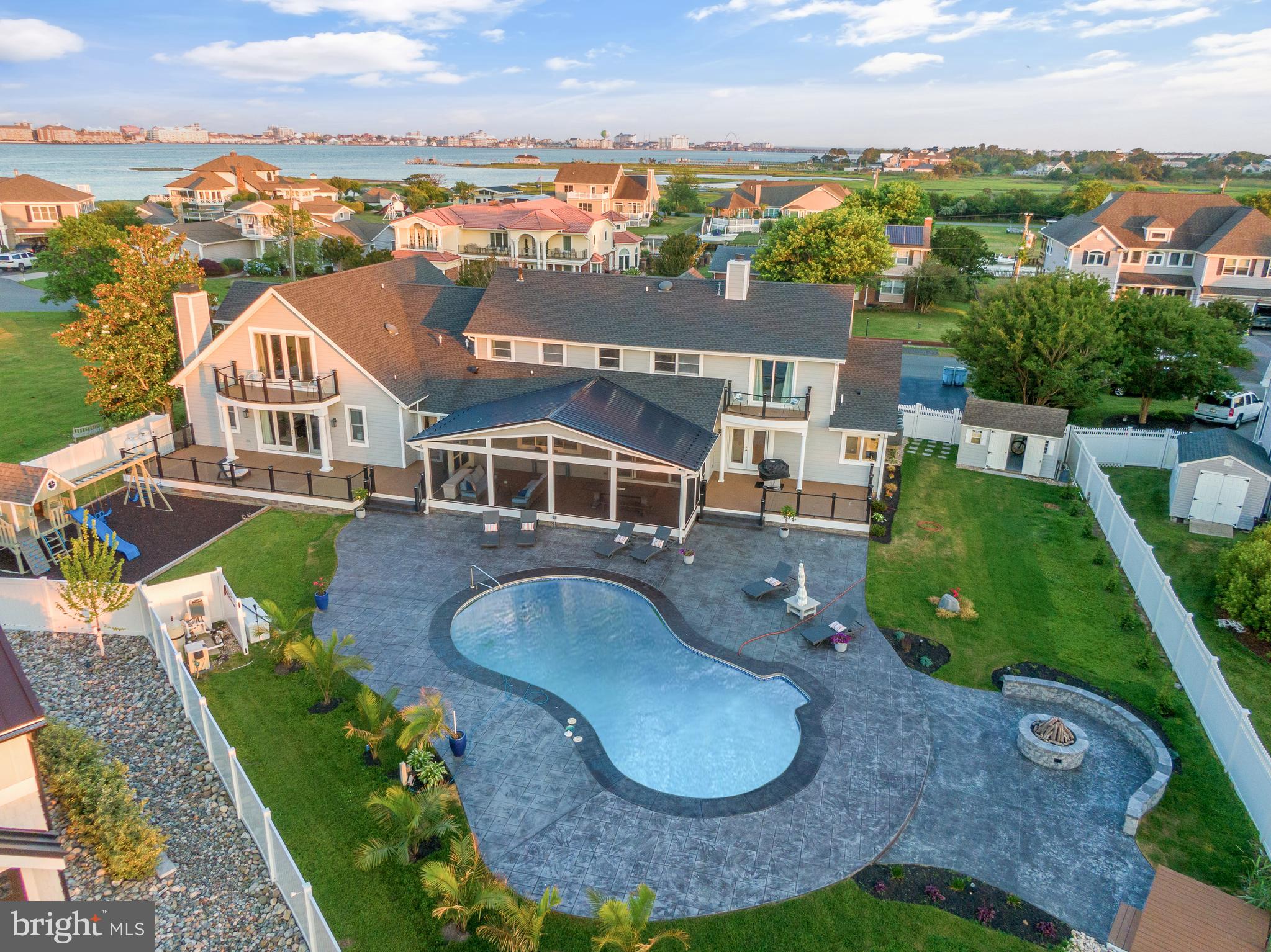 CAPTAINS HILL - Residential