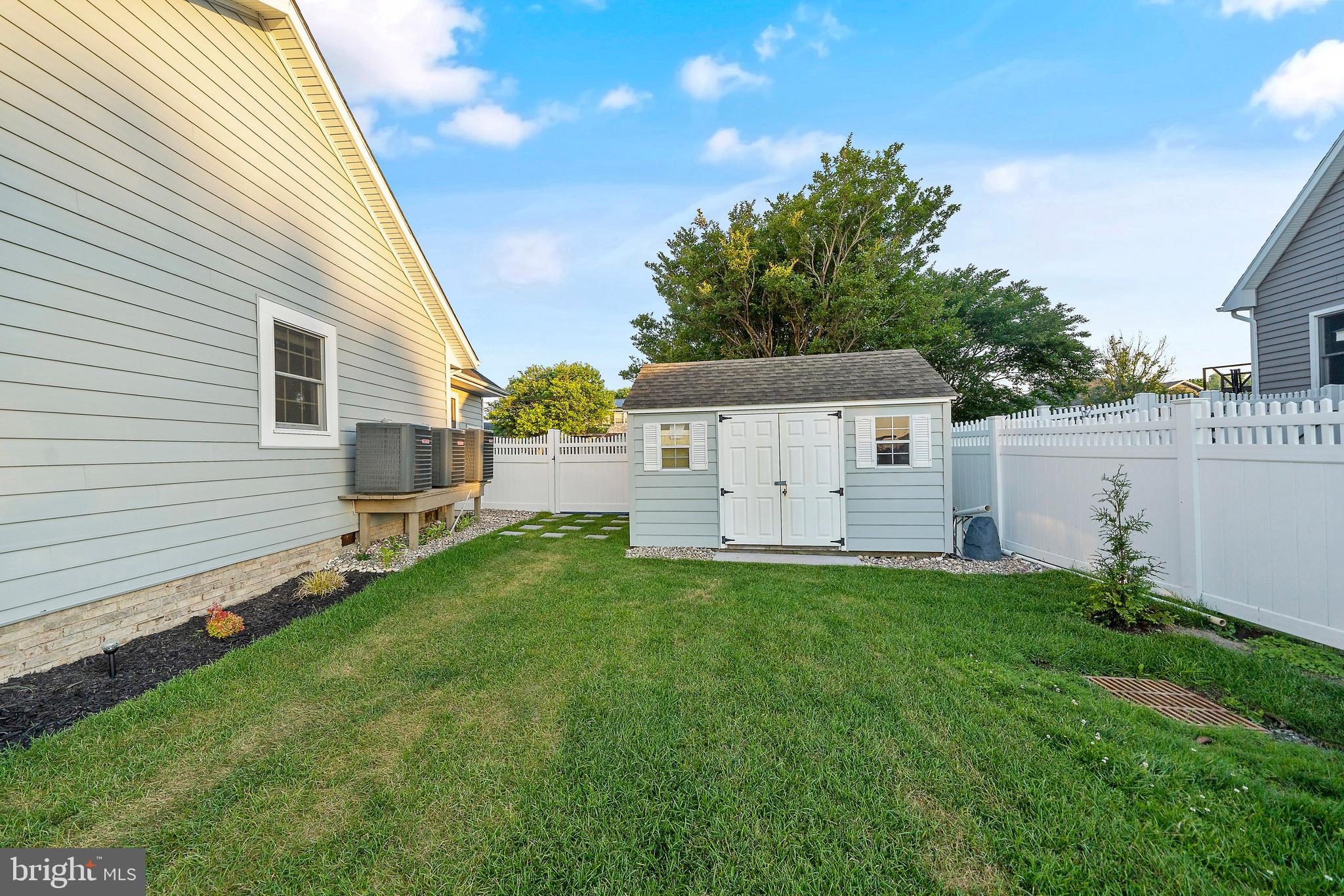 CAPTAINS HILL - Residential