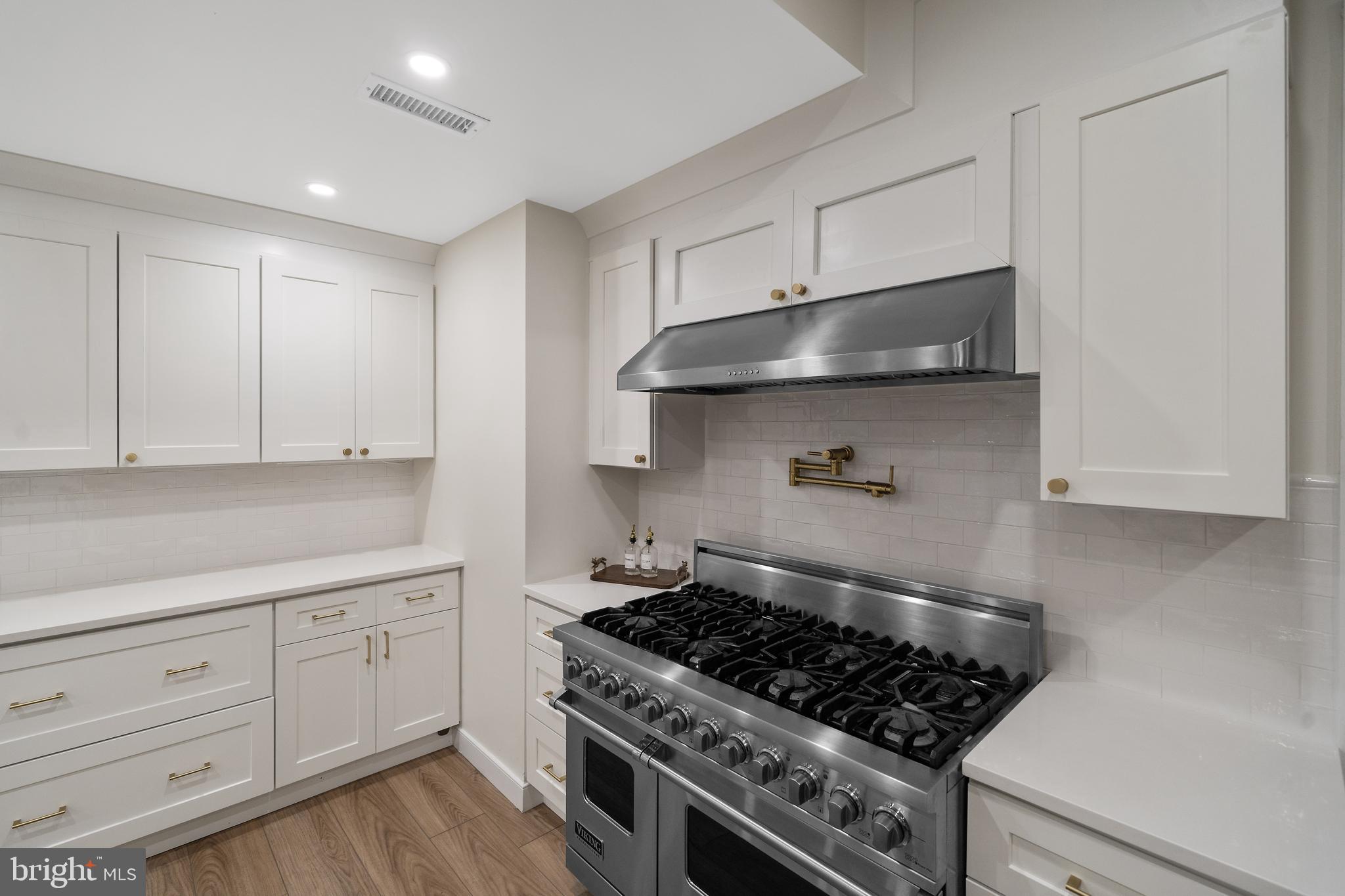 CAPTAINS HILL - Residential