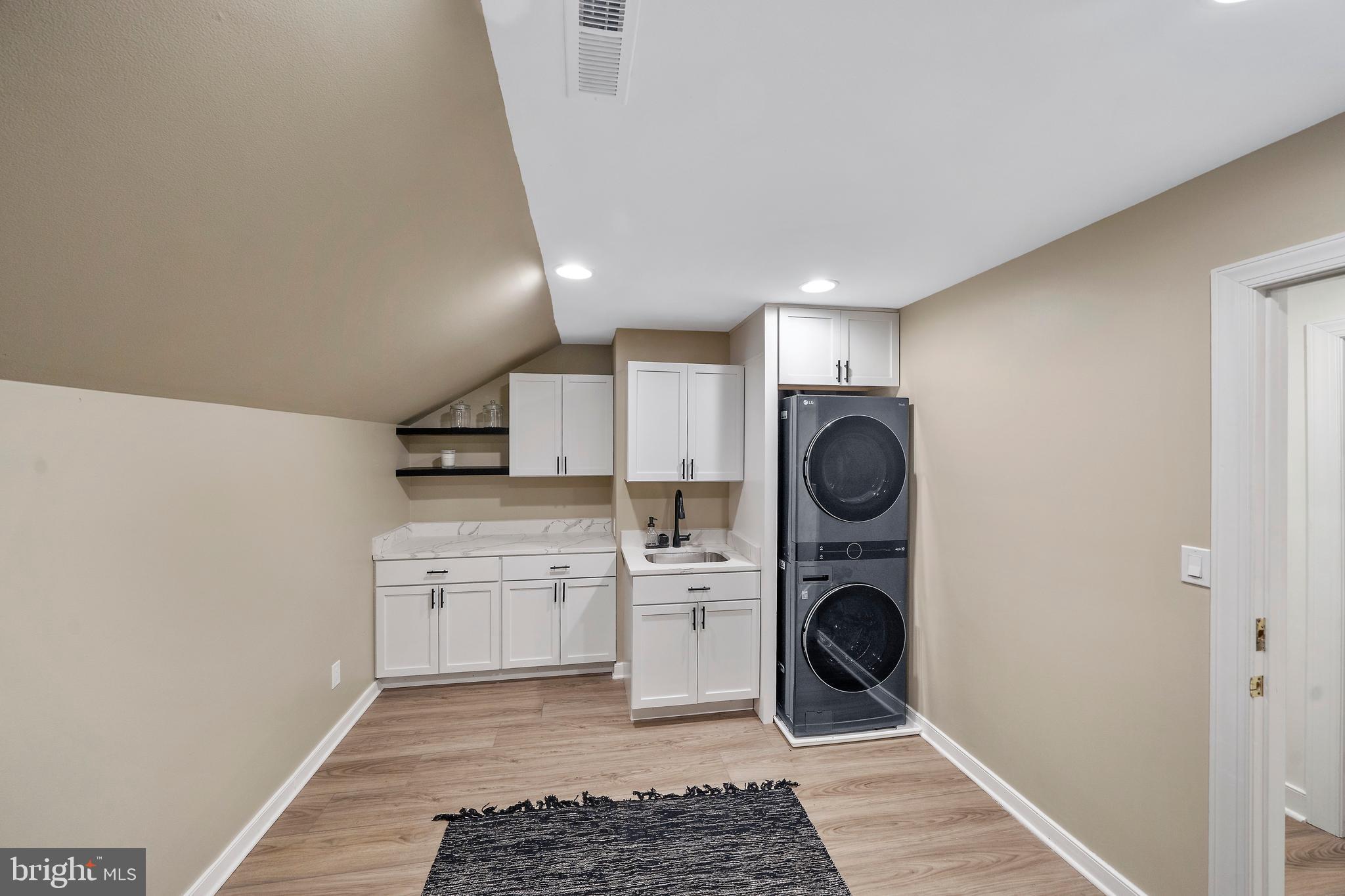 CAPTAINS HILL - Residential