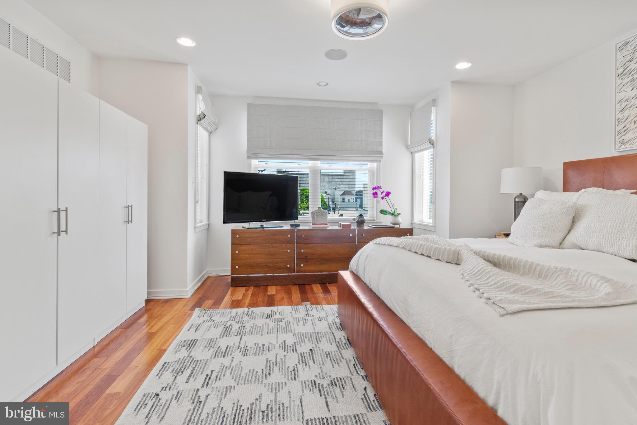 GRADUATE HOSPITAL - Residential