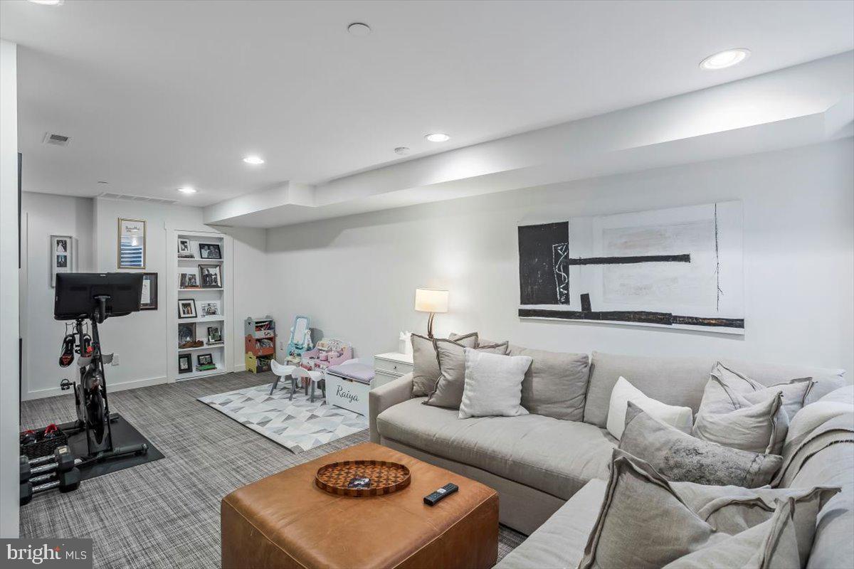 GRADUATE HOSPITAL - Residential