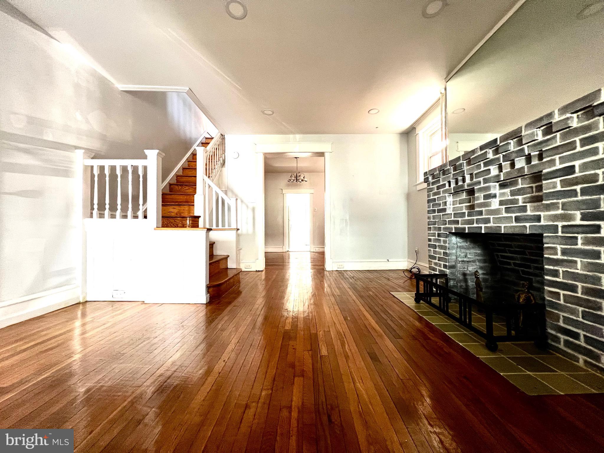 UNIVERSITY CITY - Residential Lease