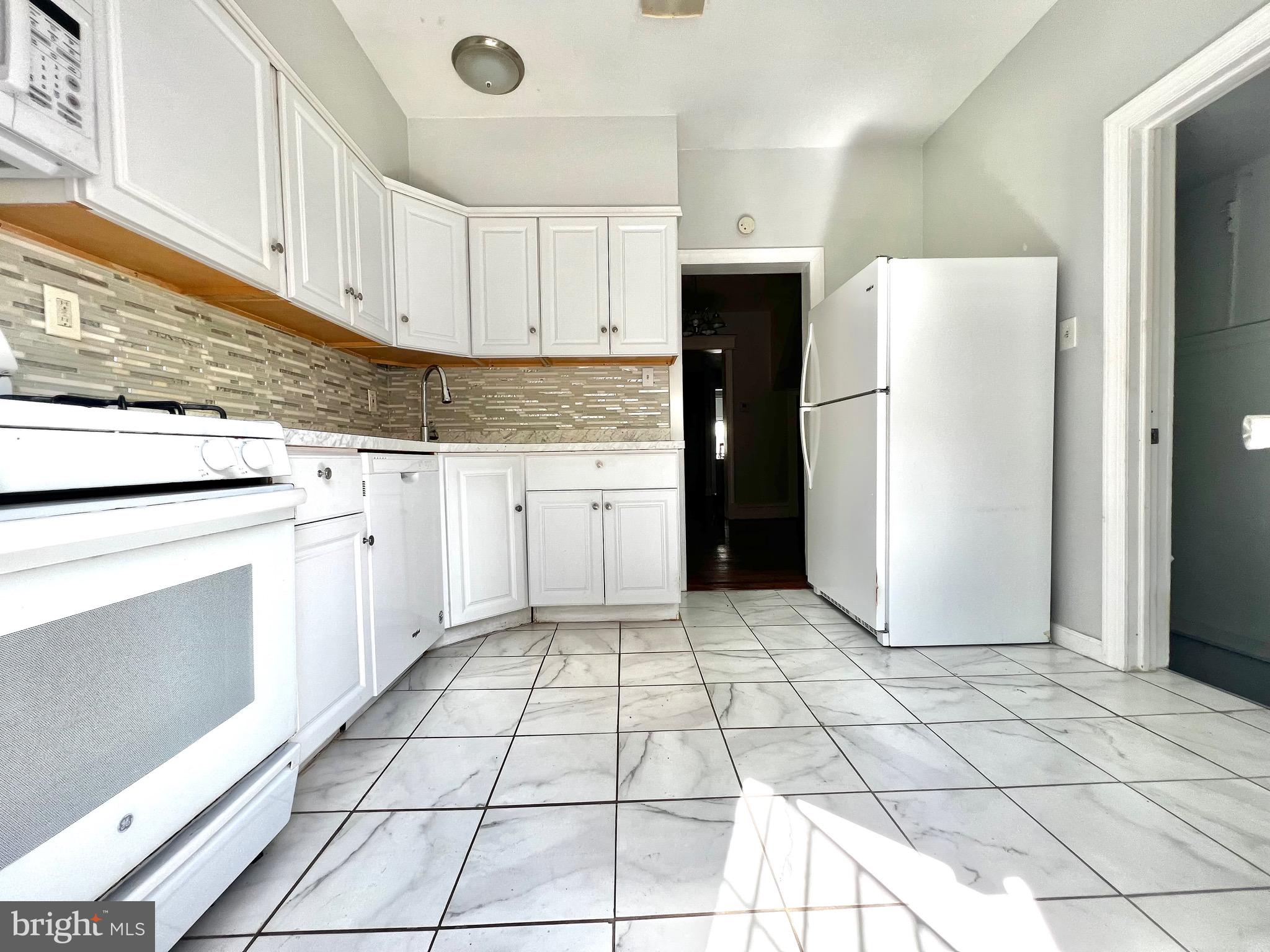 UNIVERSITY CITY - Residential Lease