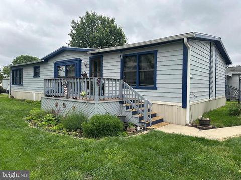 211 GREYFIELD DRIVE LANCASTER PA 17603