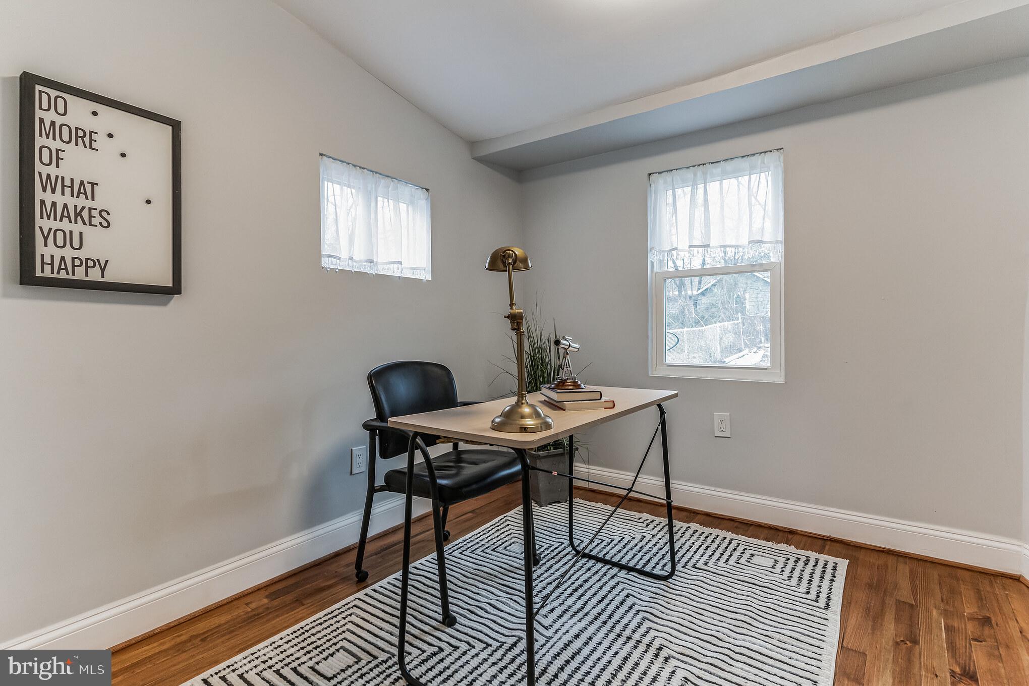 MT RAINIER- RHODE ISL AV - Residential