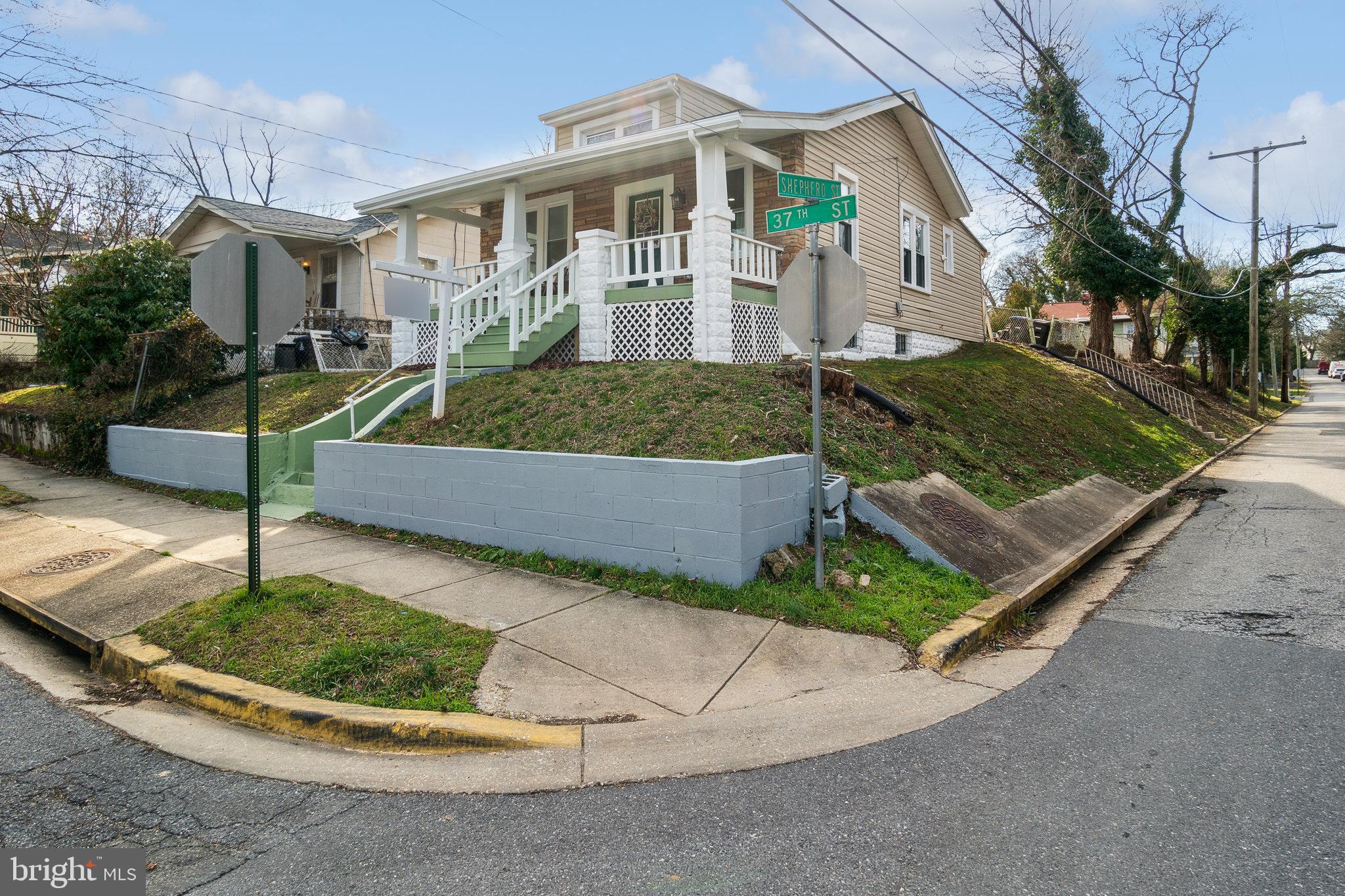 MT RAINIER- RHODE ISL AV - Residential