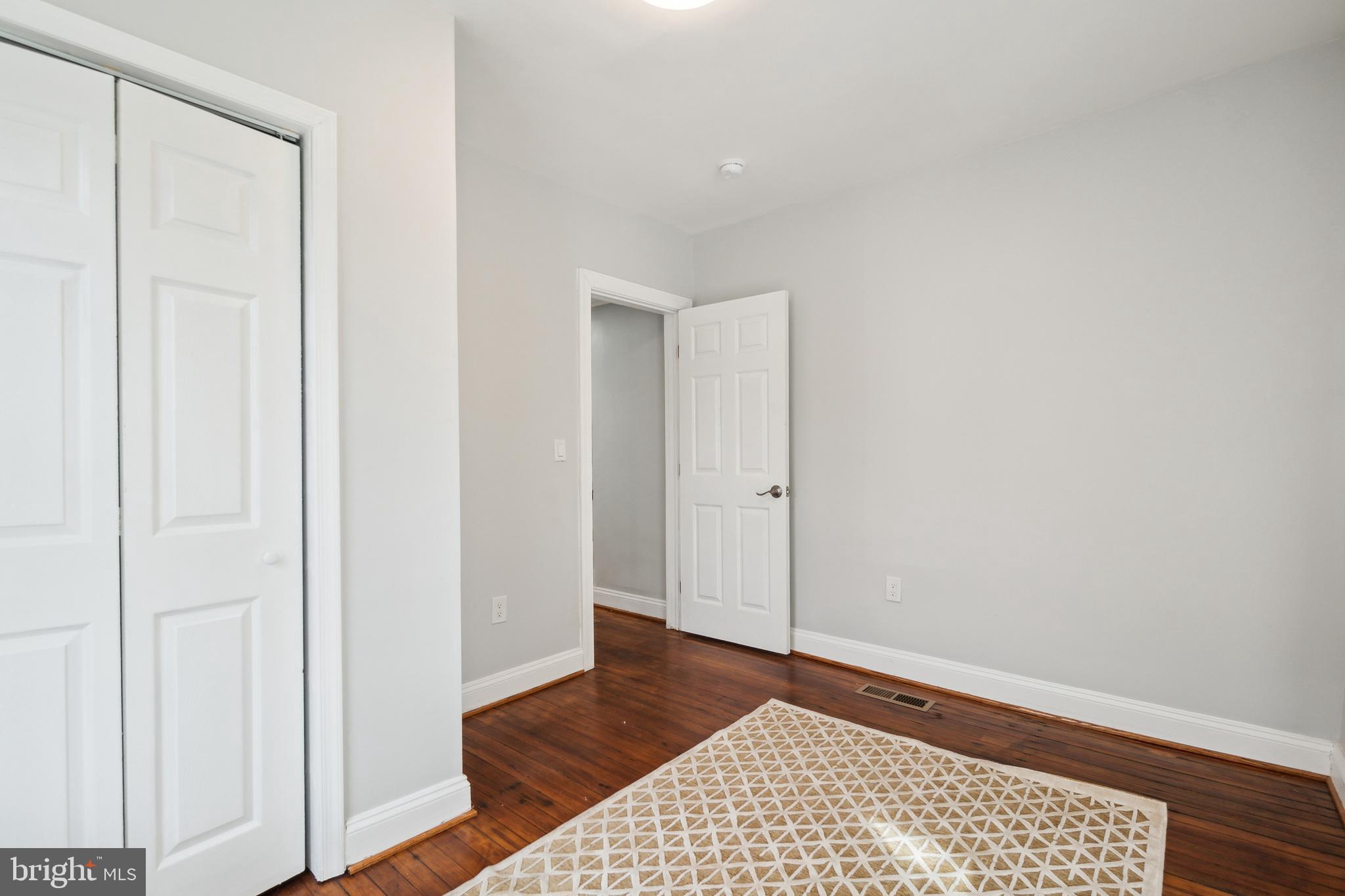 MT RAINIER- RHODE ISL AV - Residential