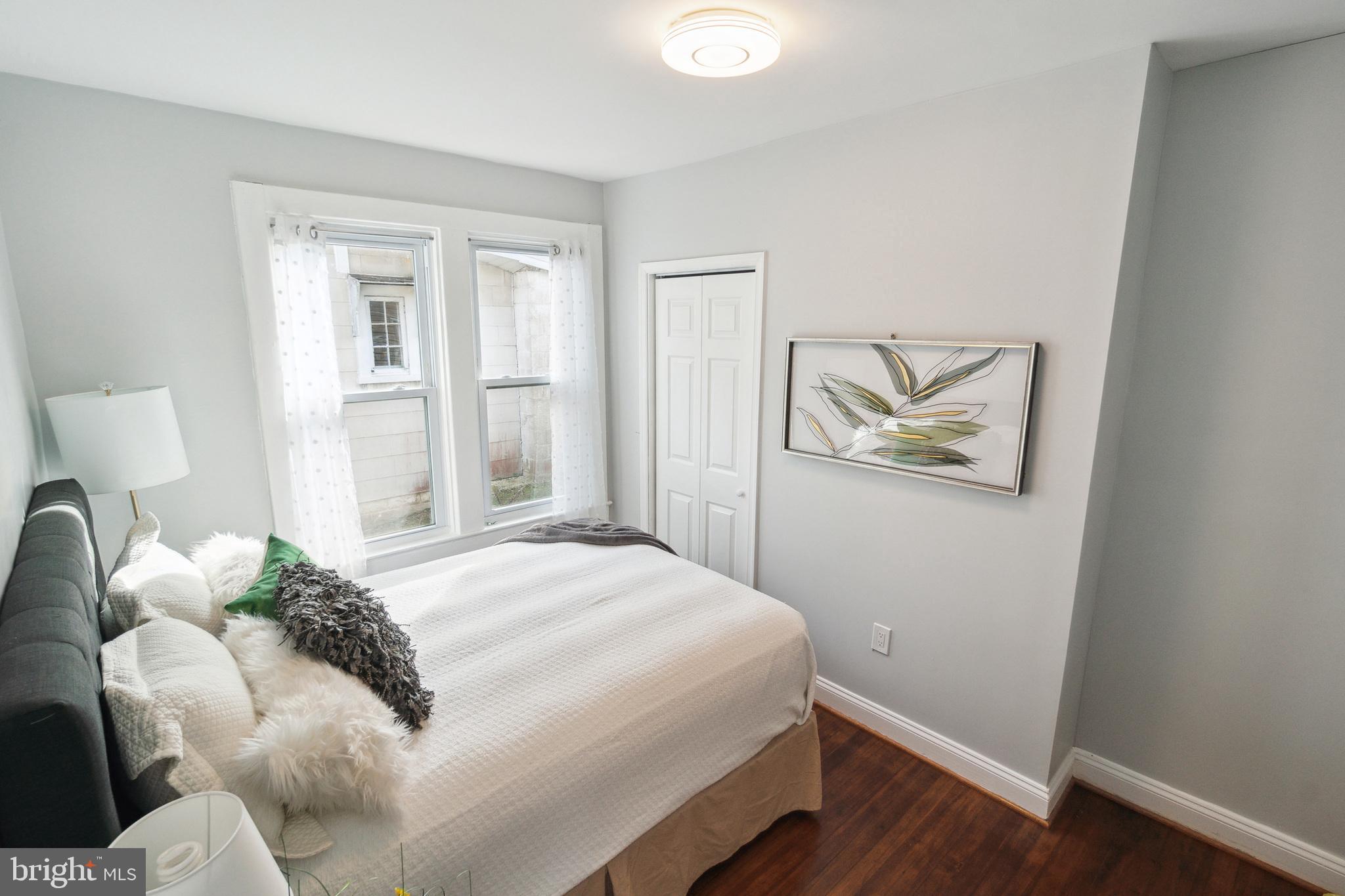 MT RAINIER- RHODE ISL AV - Residential