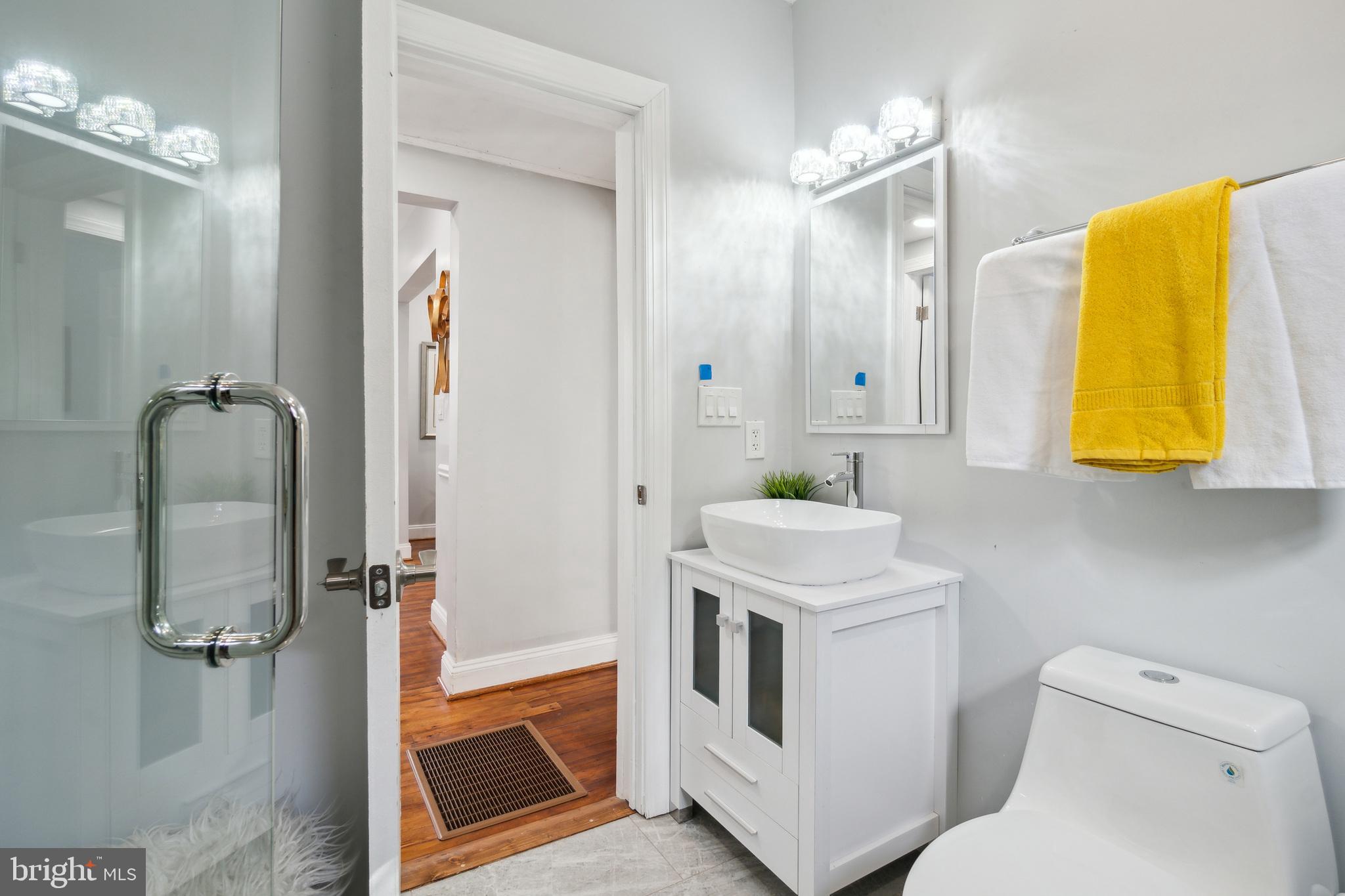 MT RAINIER- RHODE ISL AV - Residential