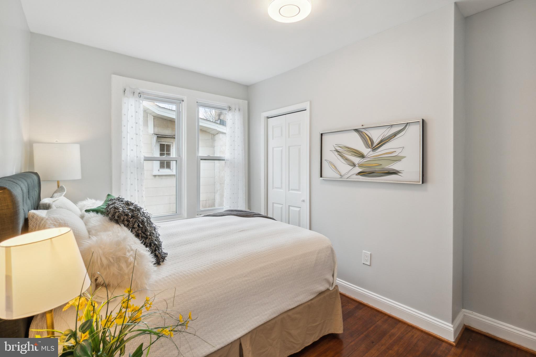 MT RAINIER- RHODE ISL AV - Residential