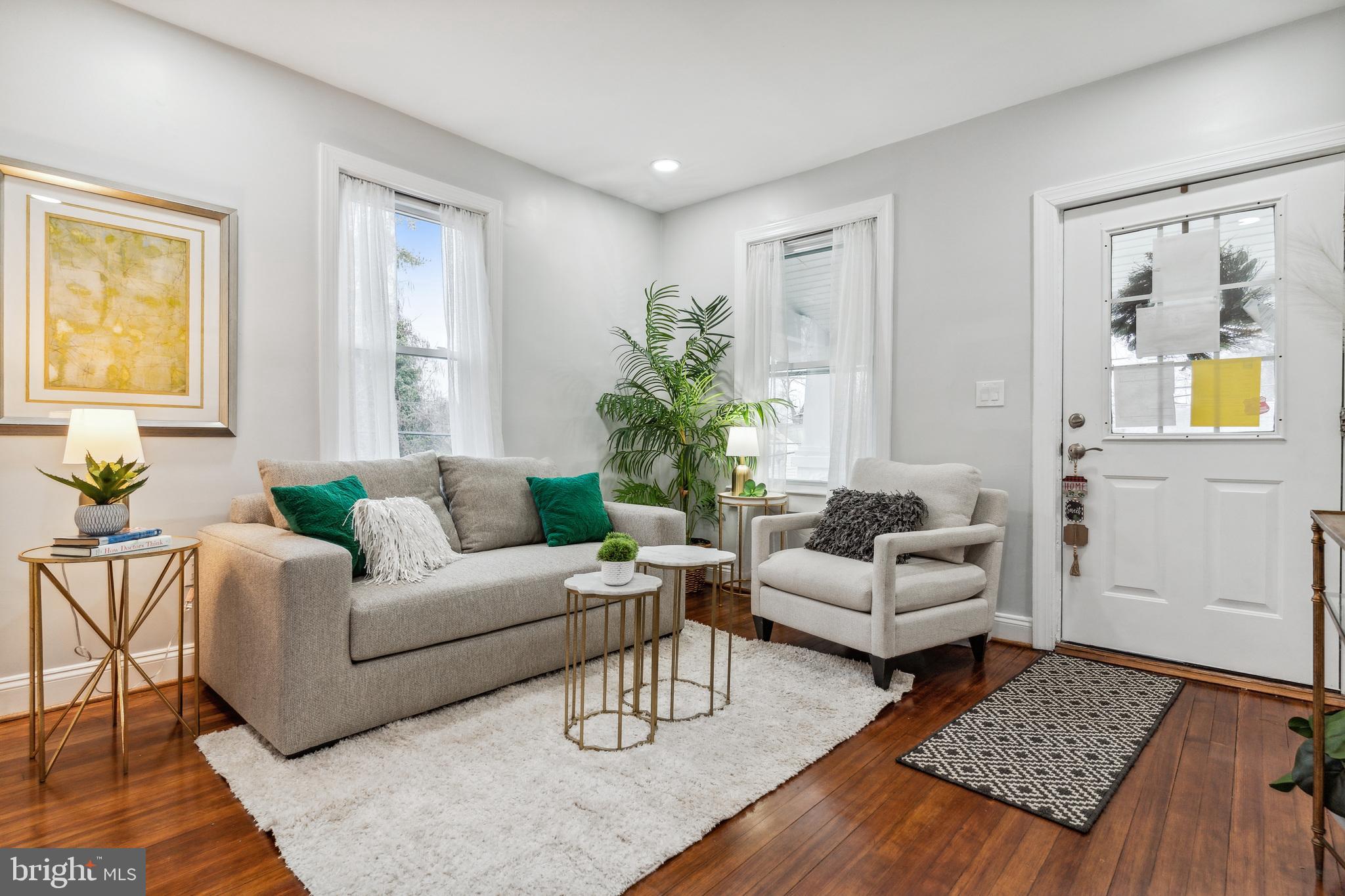 MT RAINIER- RHODE ISL AV - Residential