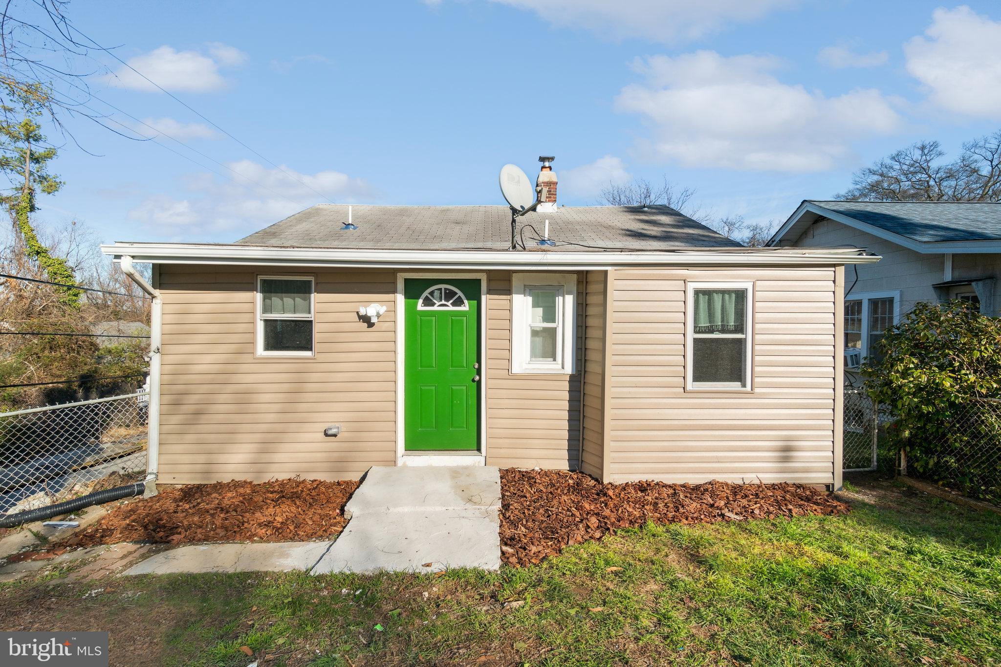 MT RAINIER- RHODE ISL AV - Residential