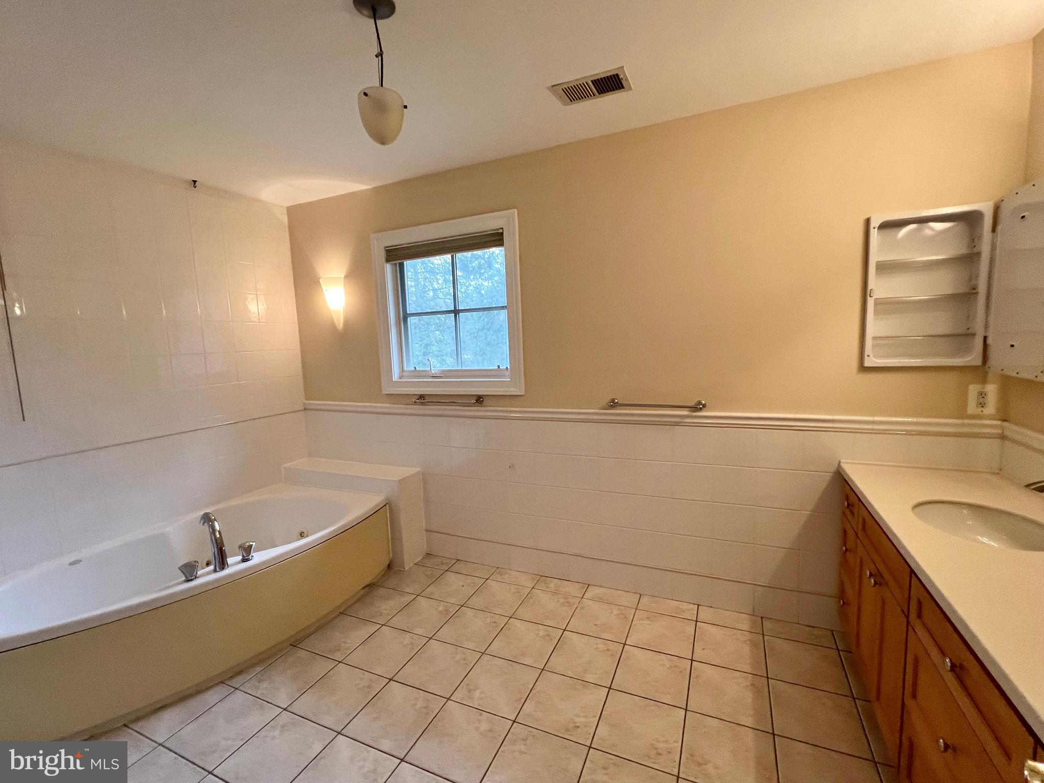 SALONA VILLAGE - Residential Lease