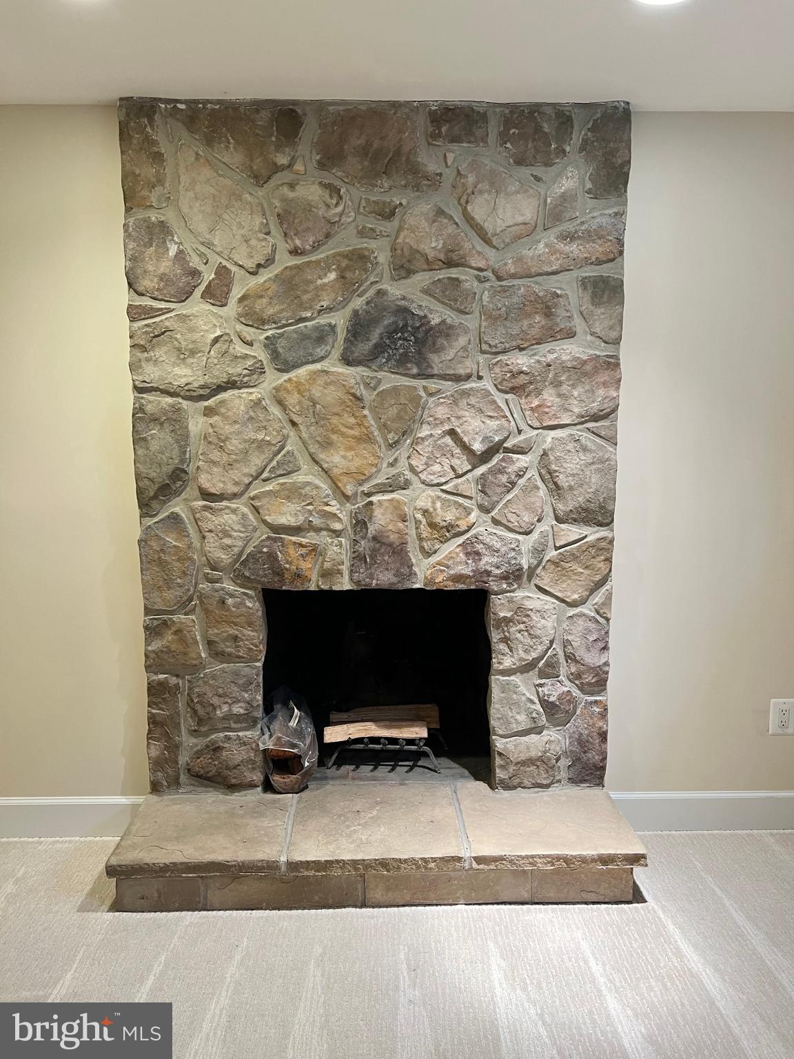 SALONA VILLAGE - Residential Lease