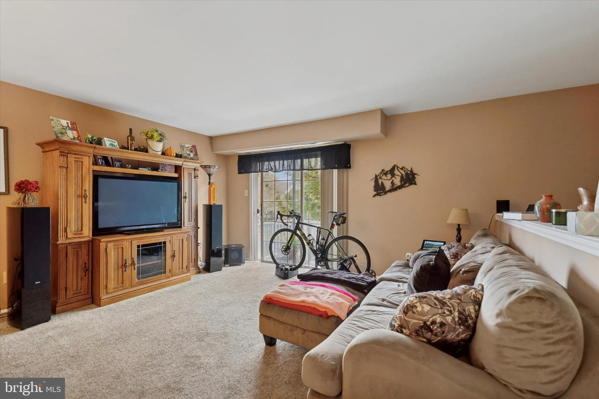 Newtown, Pennsylvania 18940, United States, 2 Bedrooms Bedrooms, ,1 BathroomBathrooms,Residential,Active,233002