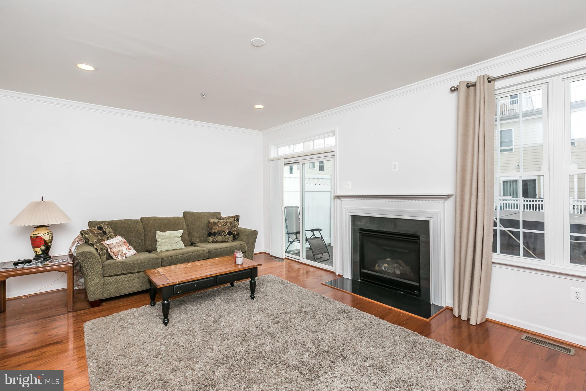 LOCUST POINT - Residential