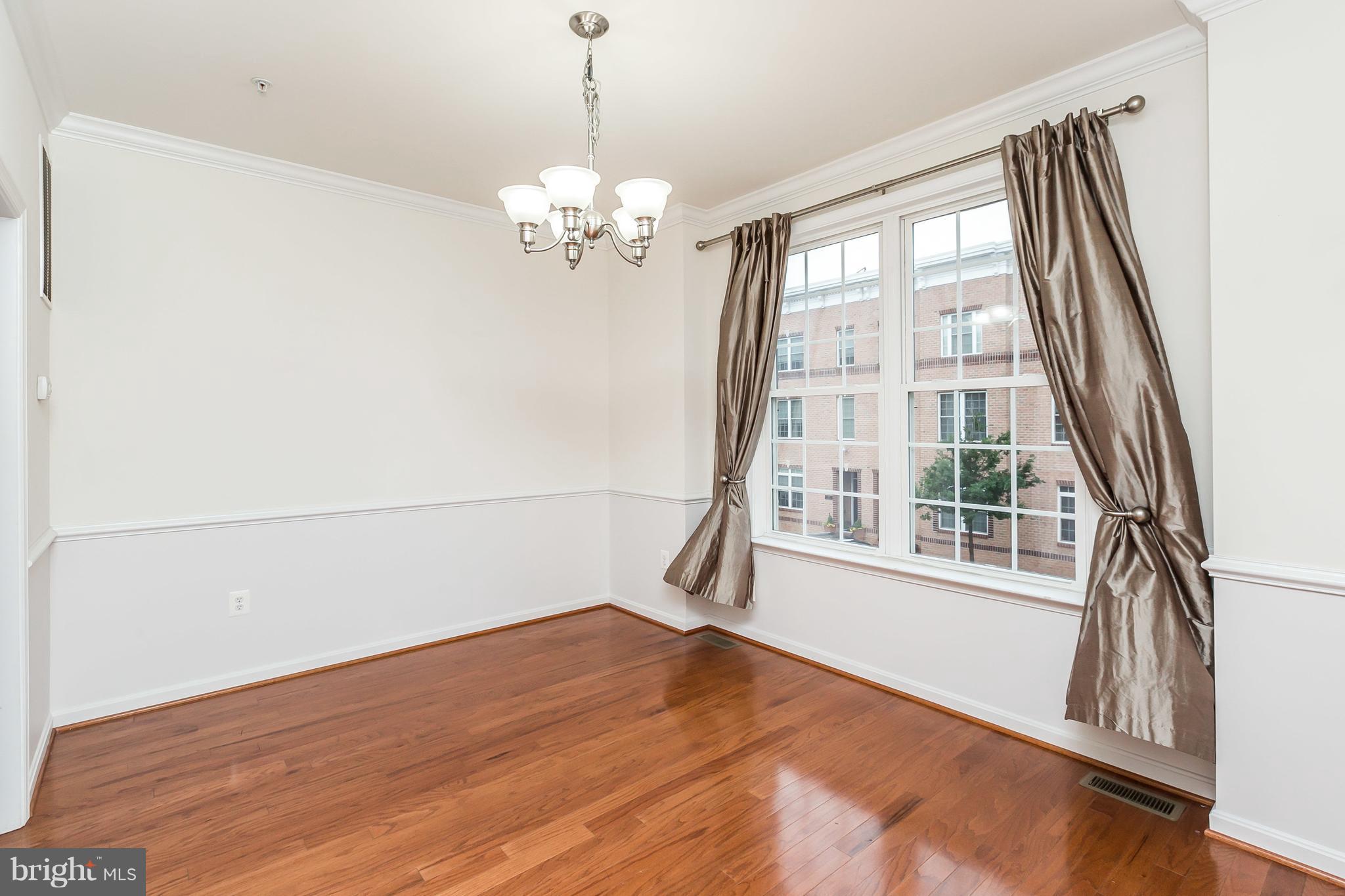 LOCUST POINT - Residential