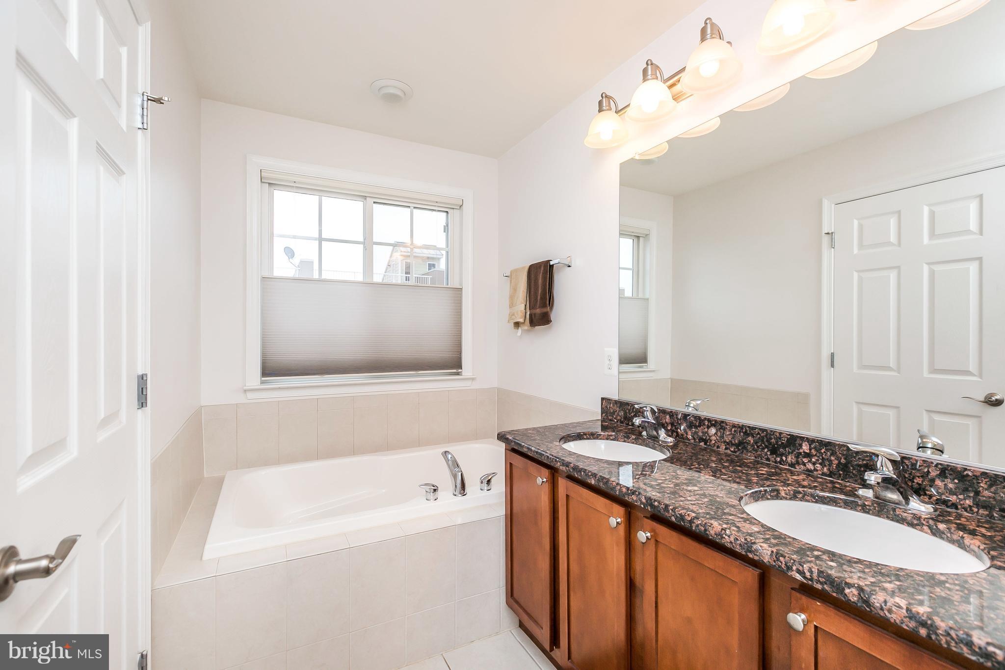 LOCUST POINT - Residential