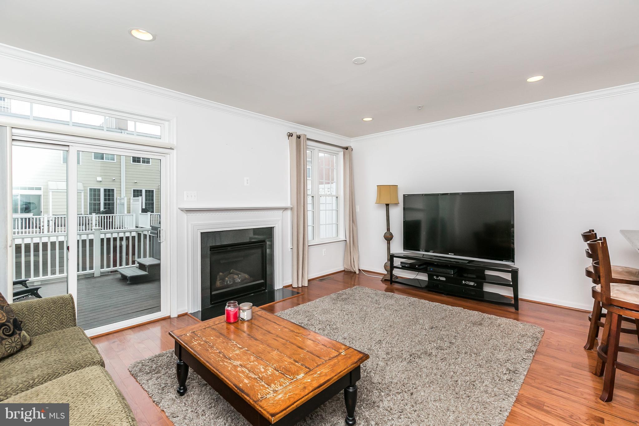 LOCUST POINT - Residential