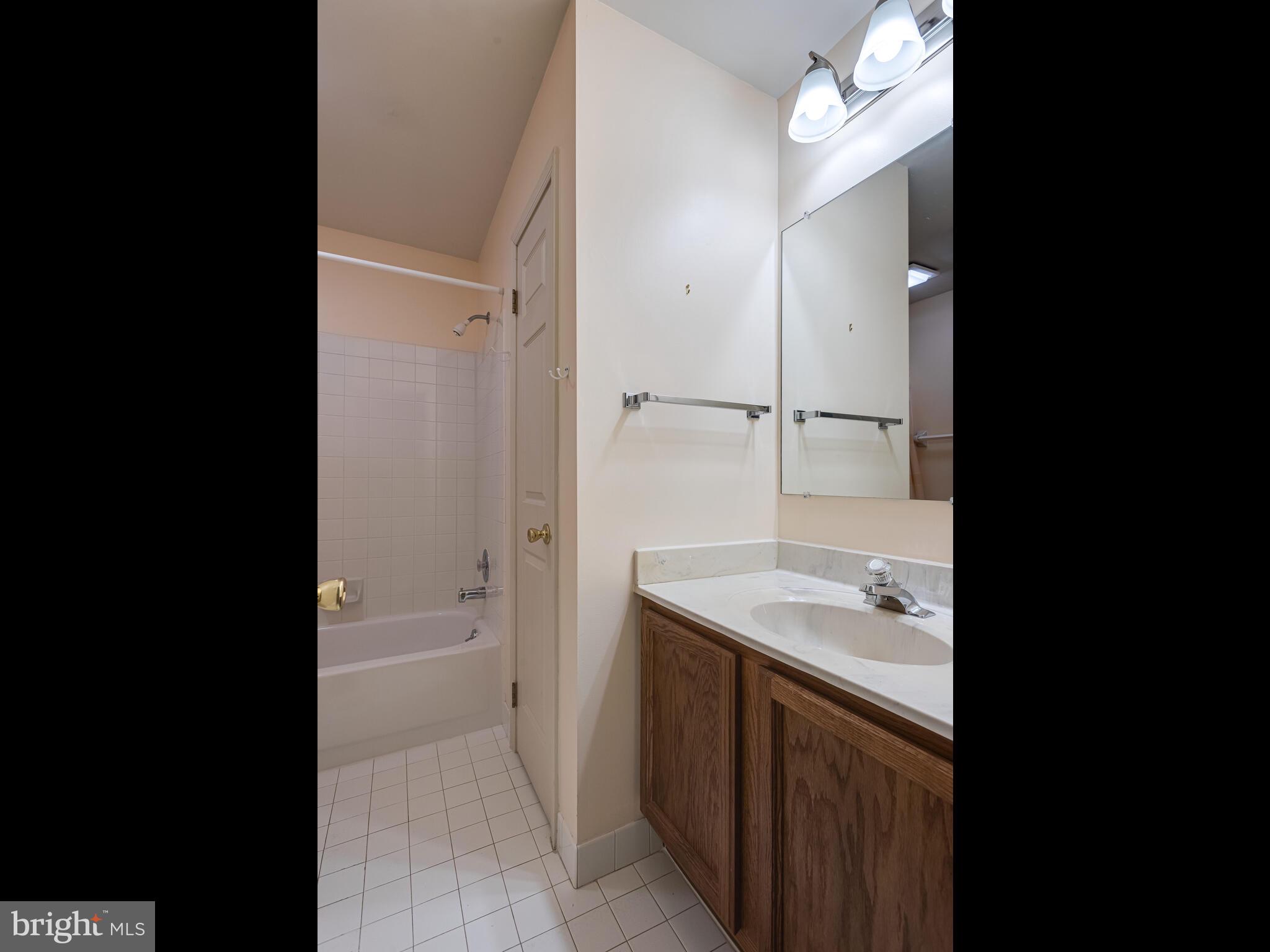 TWIN HILLS - Residential Lease