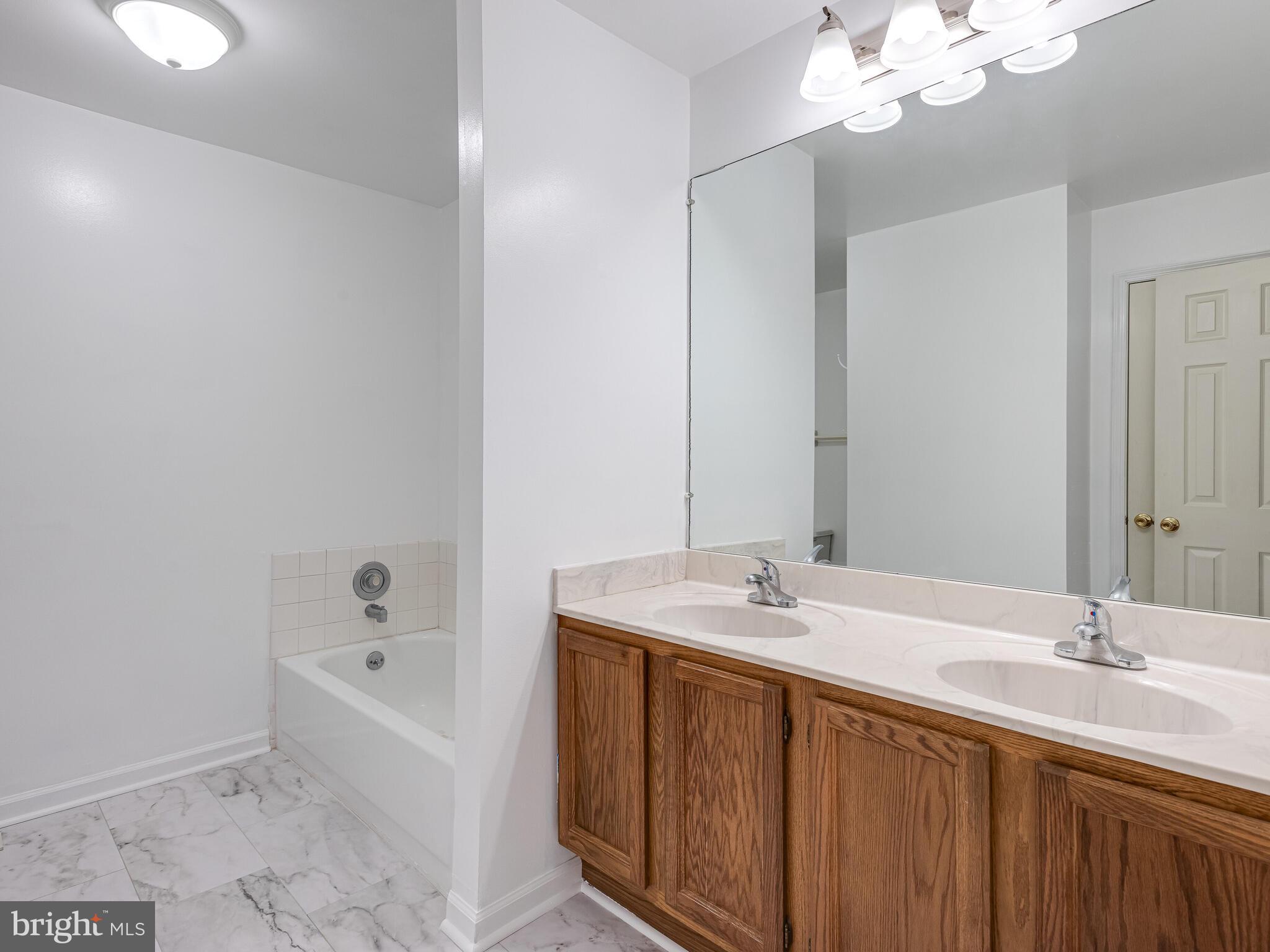 TWIN HILLS - Residential Lease