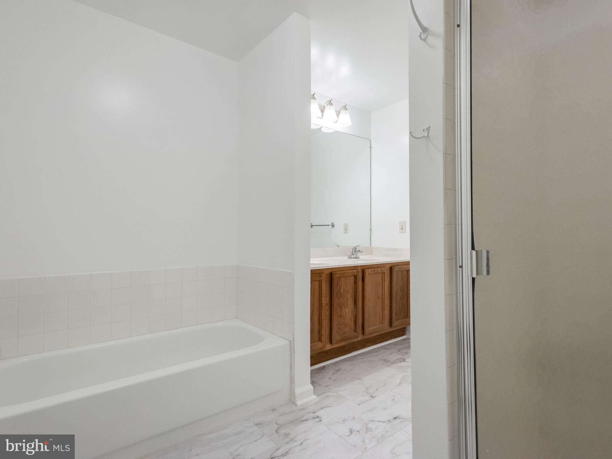 TWIN HILLS - Residential Lease