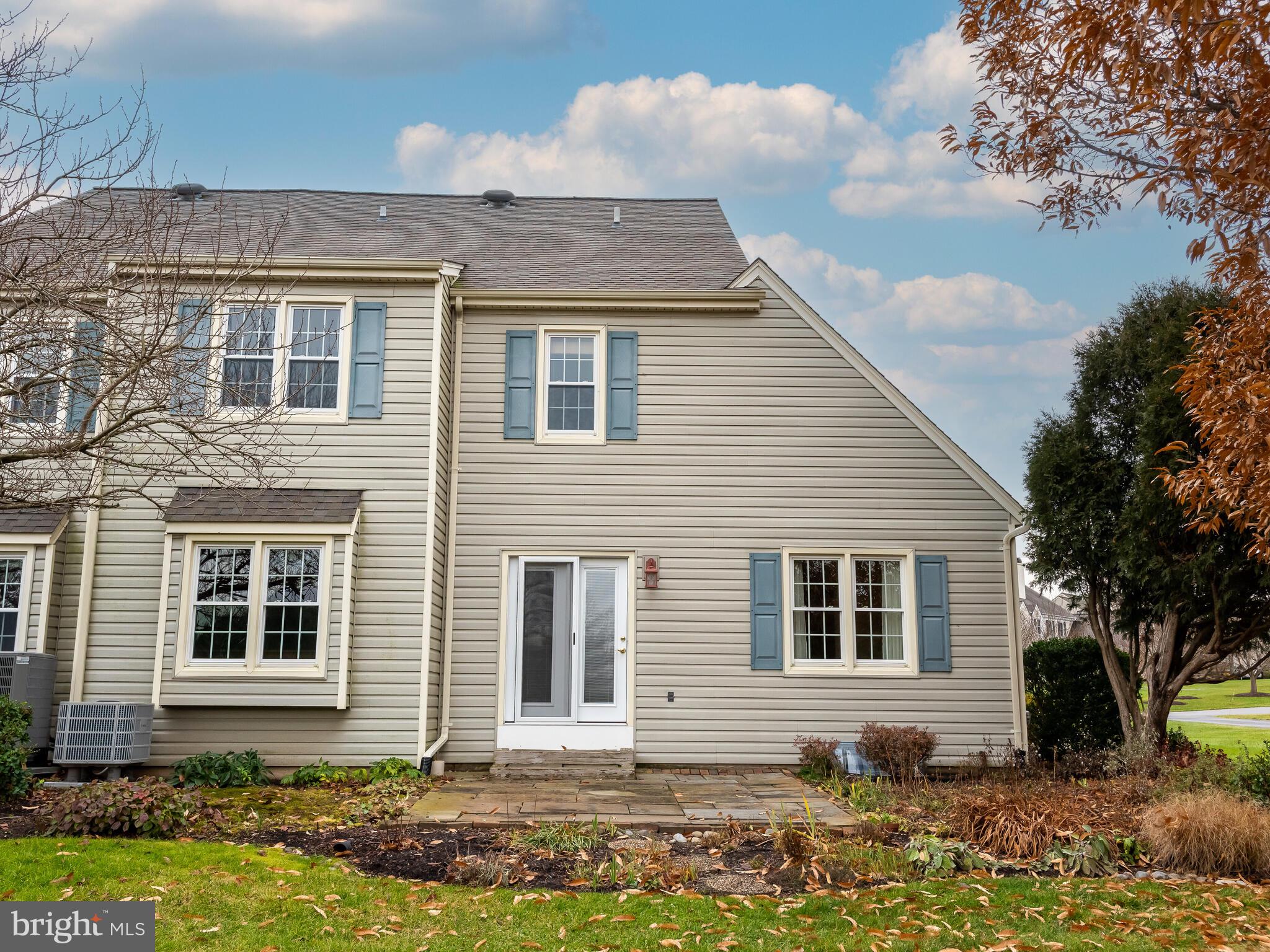 TWIN HILLS - Residential Lease