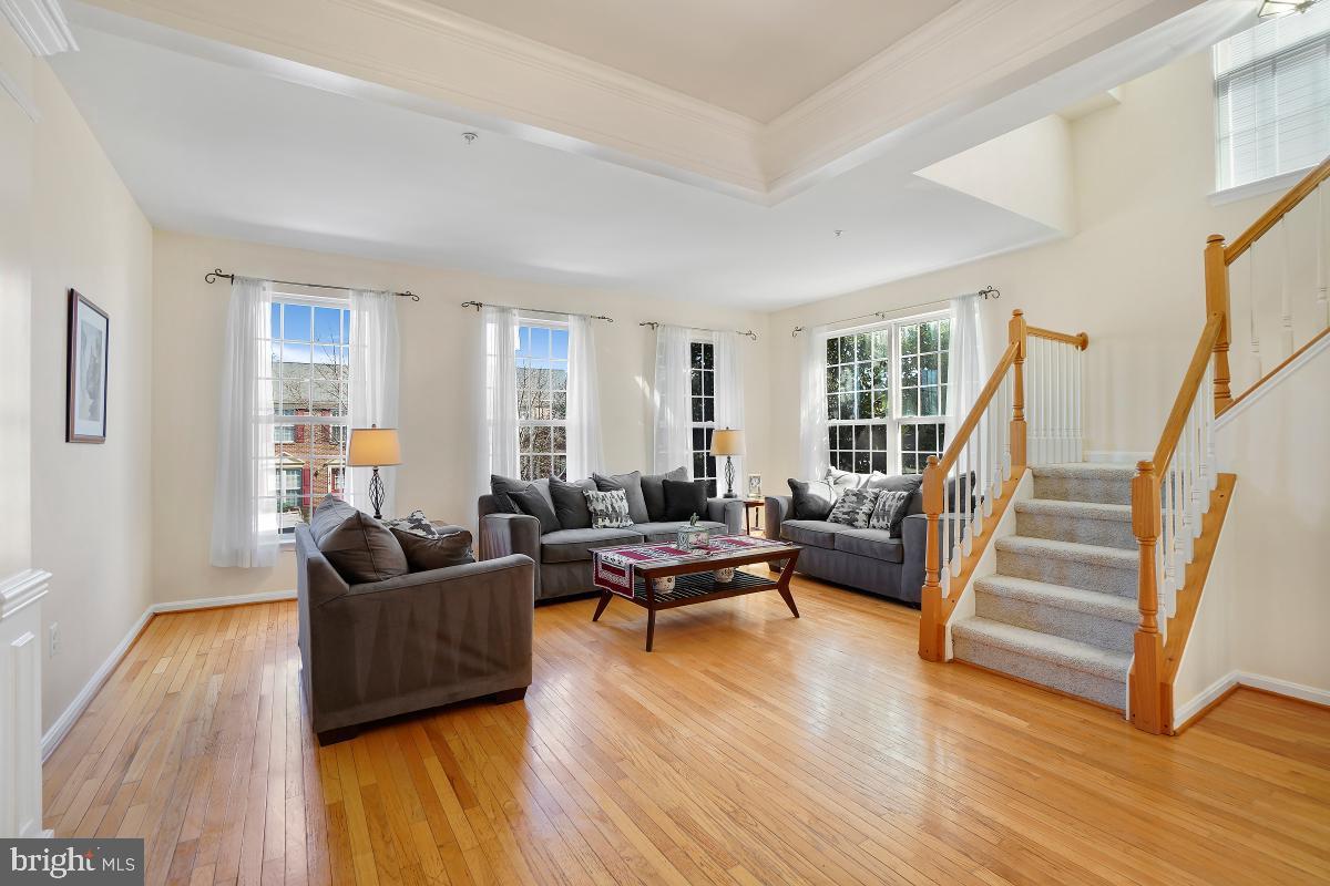 KINGSVIEW VILLAGE - Residential Lease