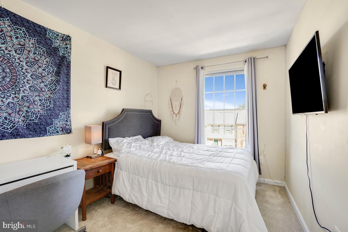 KINGSVIEW VILLAGE - Residential Lease