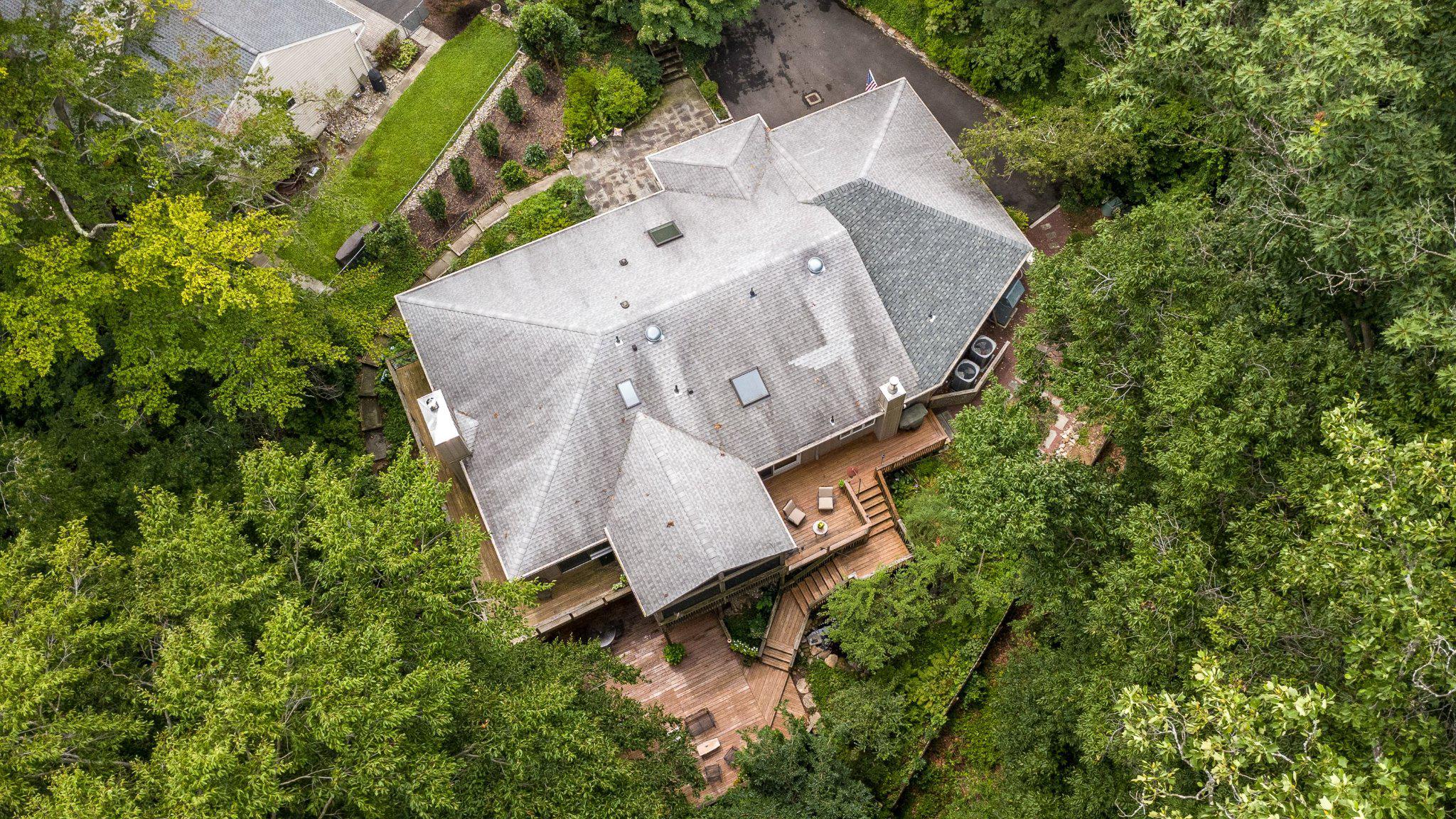 Perched above the Delaware Canal at the end of a quiet cul-de-sac, 24 – image 78