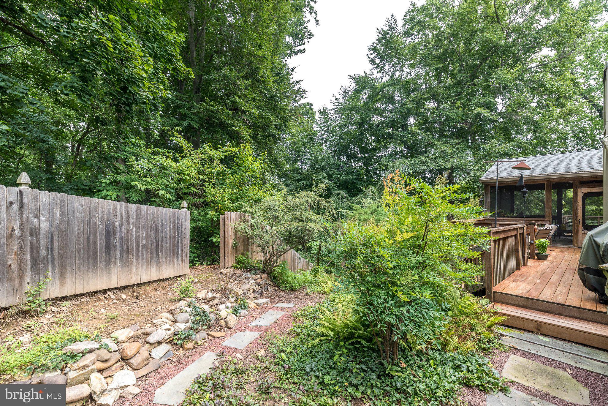 Perched above the Delaware Canal at the end of a quiet cul-de-sac, 24 – image 27