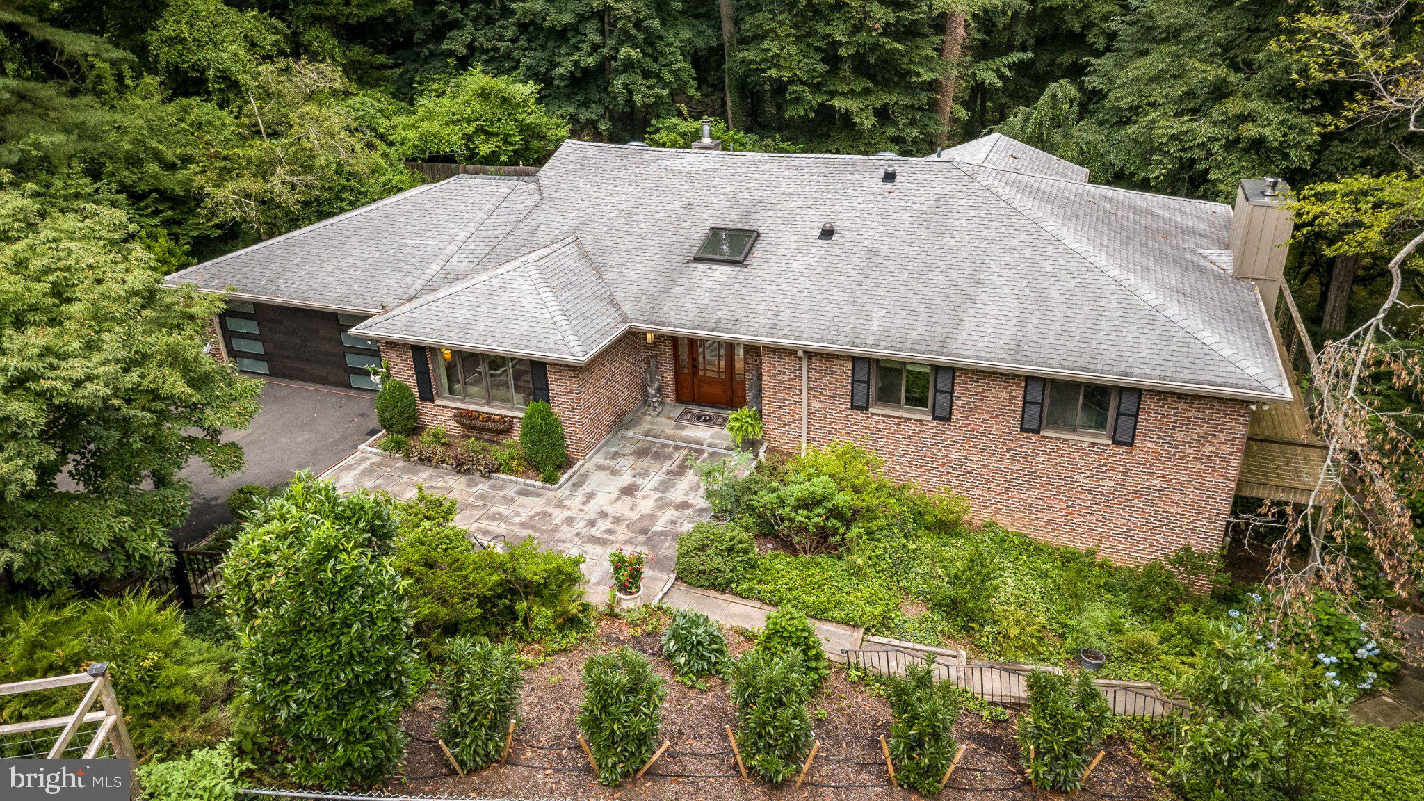 24 SPRINGTREE LANE