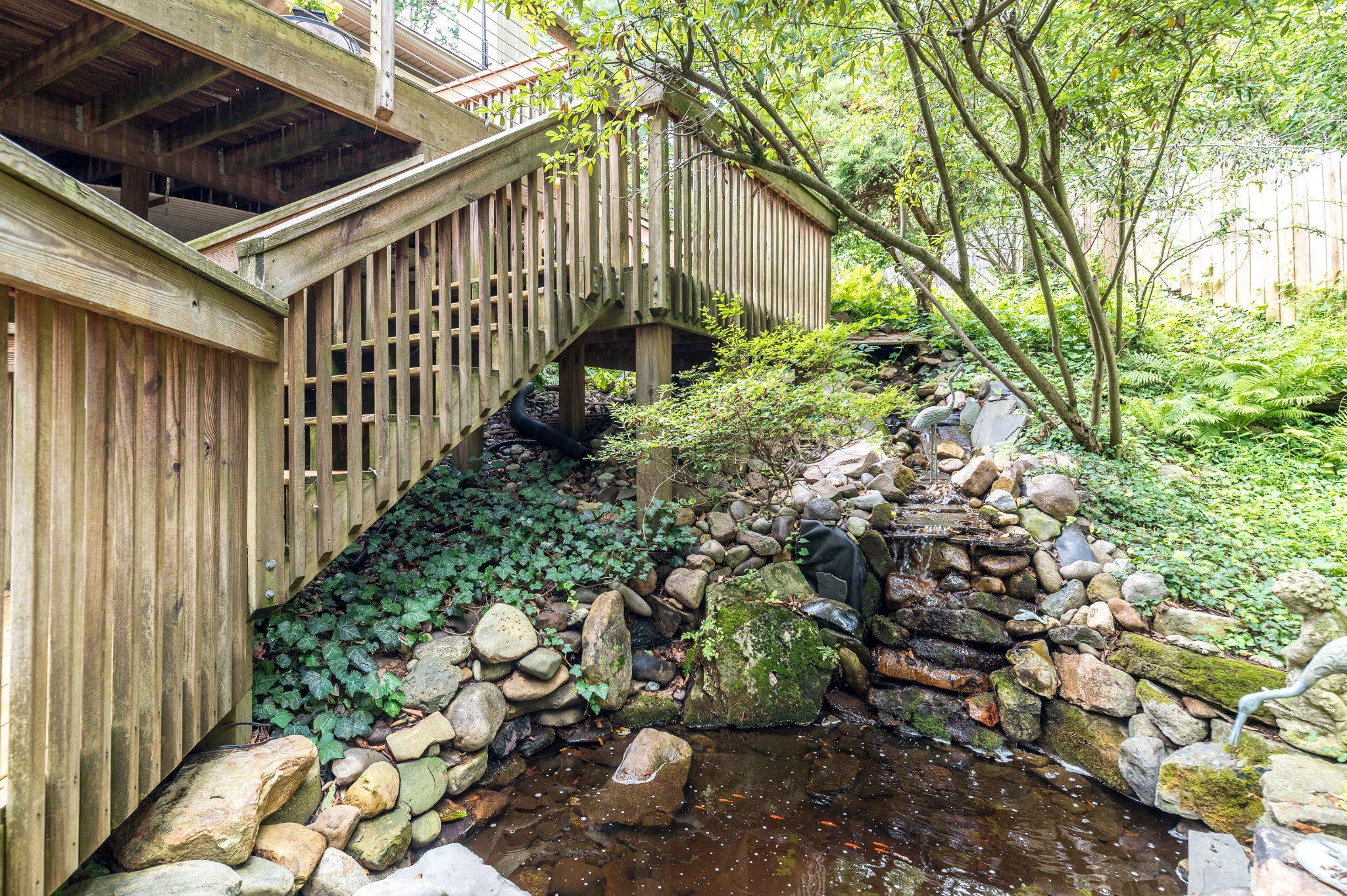 Perched above the Delaware Canal at the end of a quiet cul-de-sac, 24 – image 75
