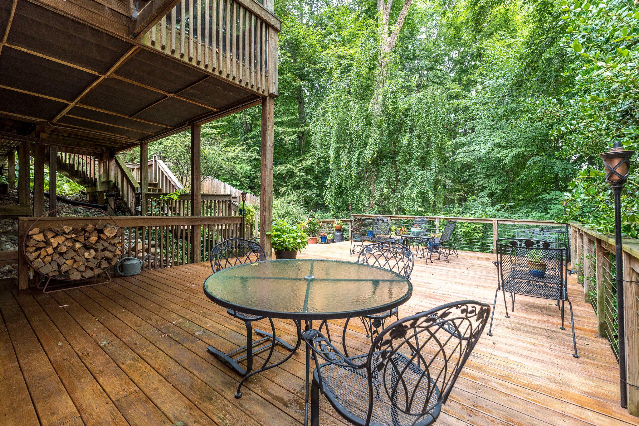 Perched above the Delaware Canal at the end of a quiet cul-de-sac, 24 – image 72
