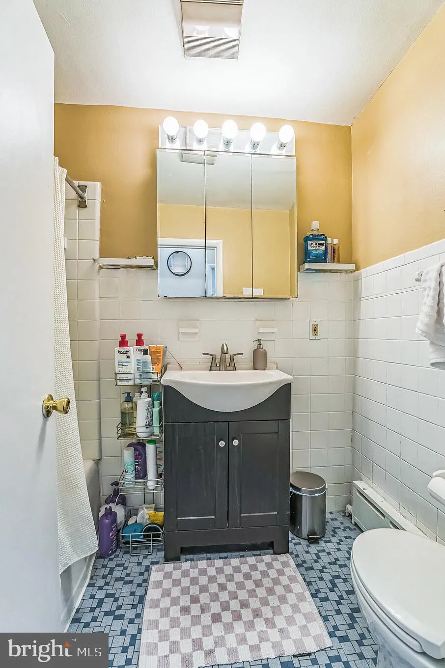 Philadelphia, Pennsylvania 19146, United States, 2 Bedrooms Bedrooms, ,1 BathroomBathrooms,Residential,Active,129117