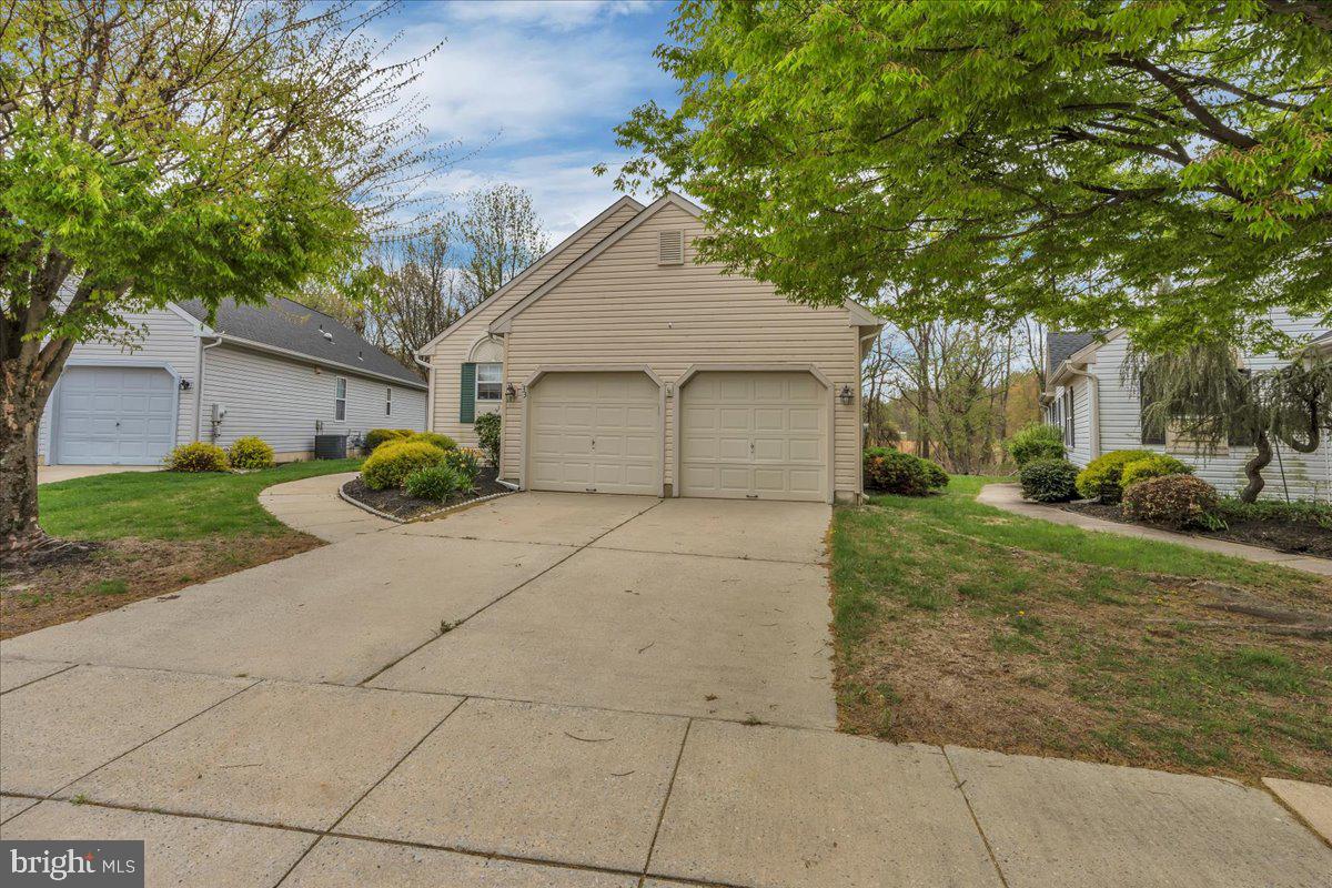 33 GLENVIEW WAY E