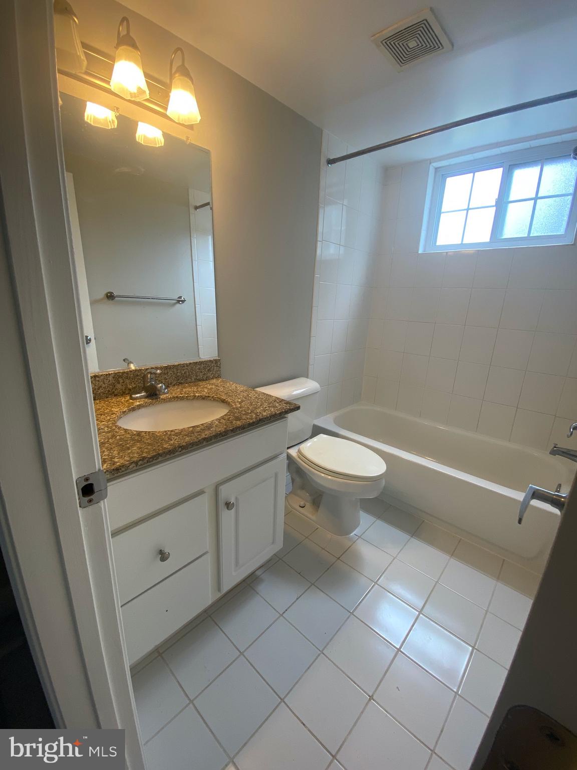 THE OAKS MAIN STREET LAUREL - Residential Lease