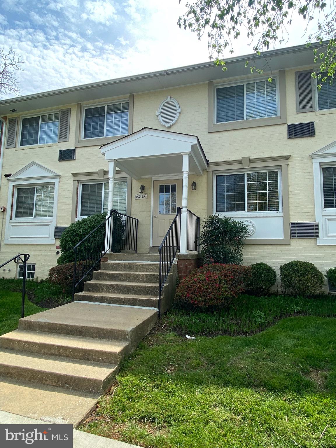 THE OAKS MAIN STREET LAUREL - Residential Lease