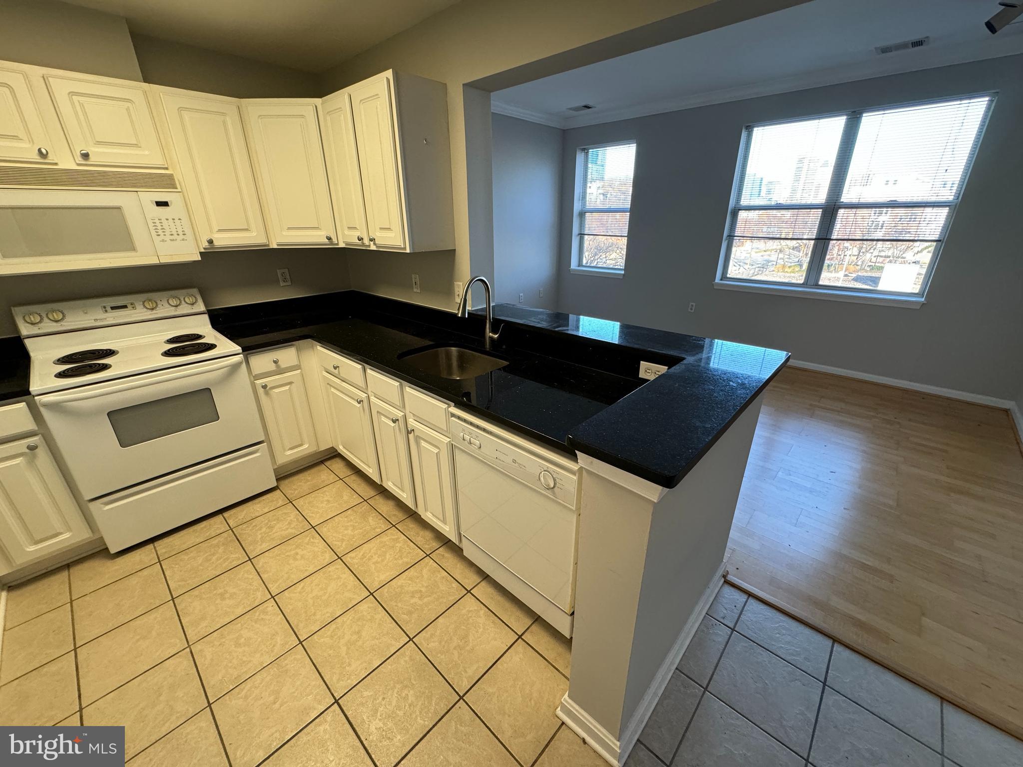 PIERSIDE AT HARBORVIEW - Residential Lease