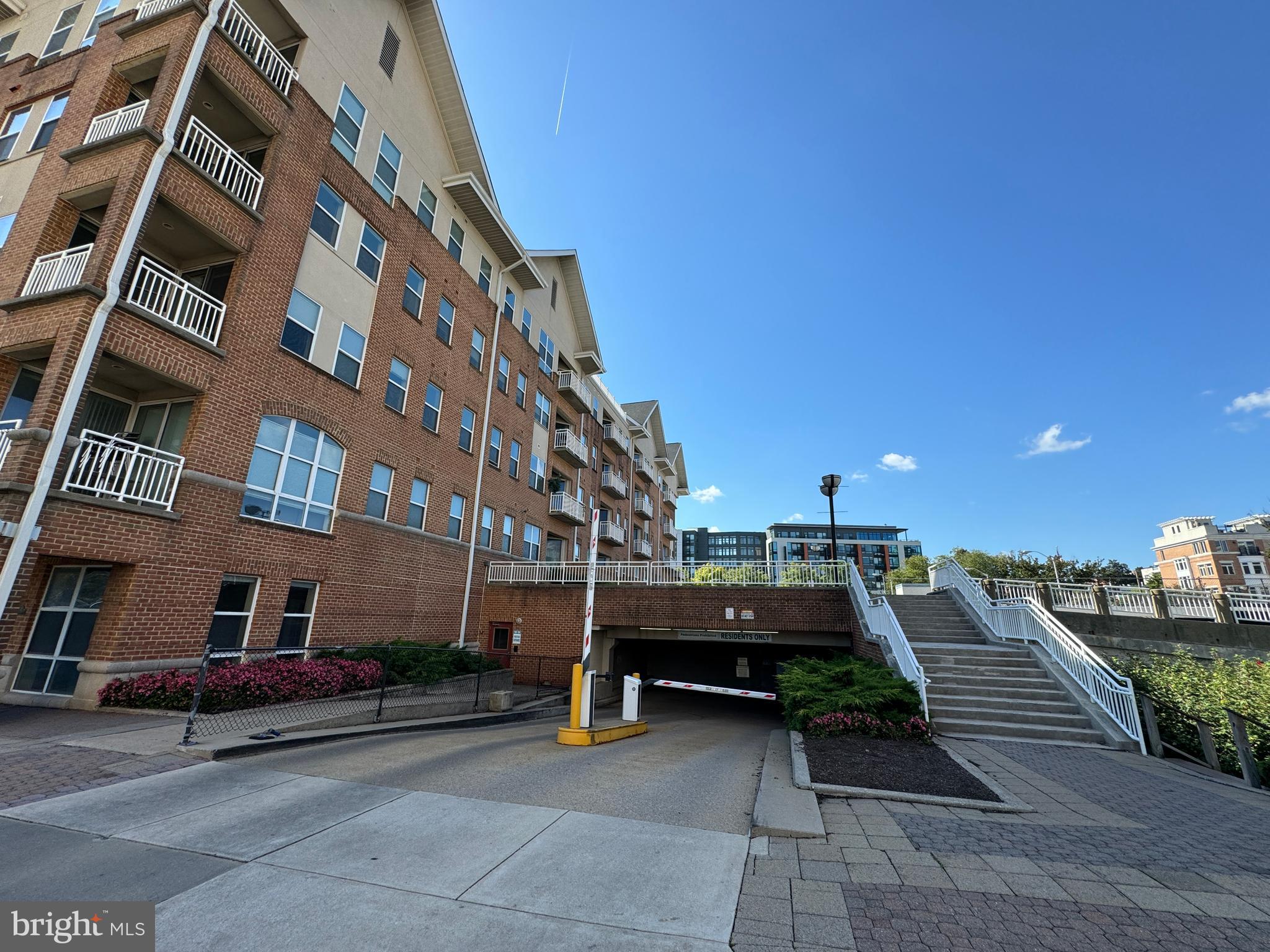 PIERSIDE AT HARBORVIEW - Residential Lease