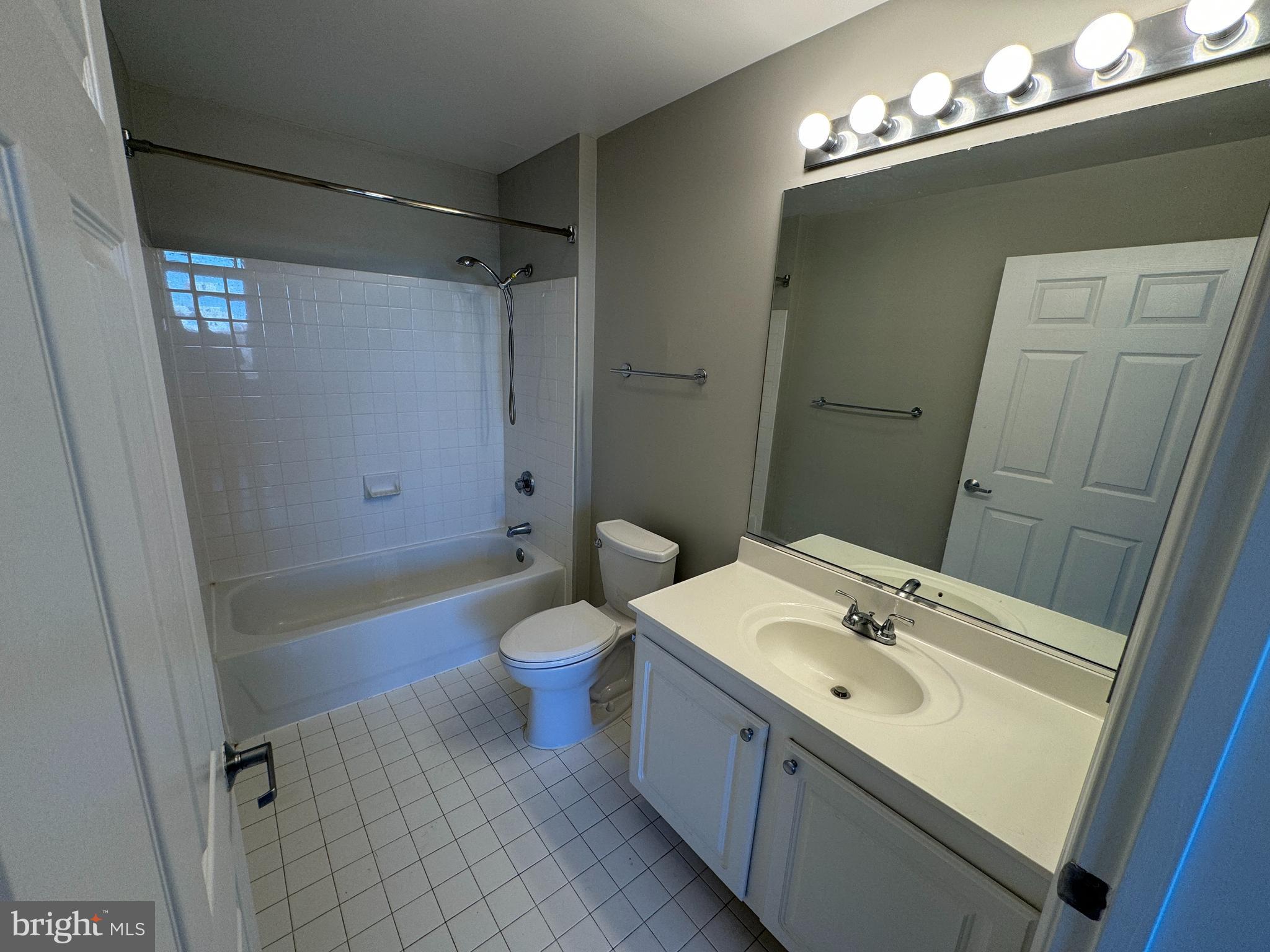 PIERSIDE AT HARBORVIEW - Residential Lease