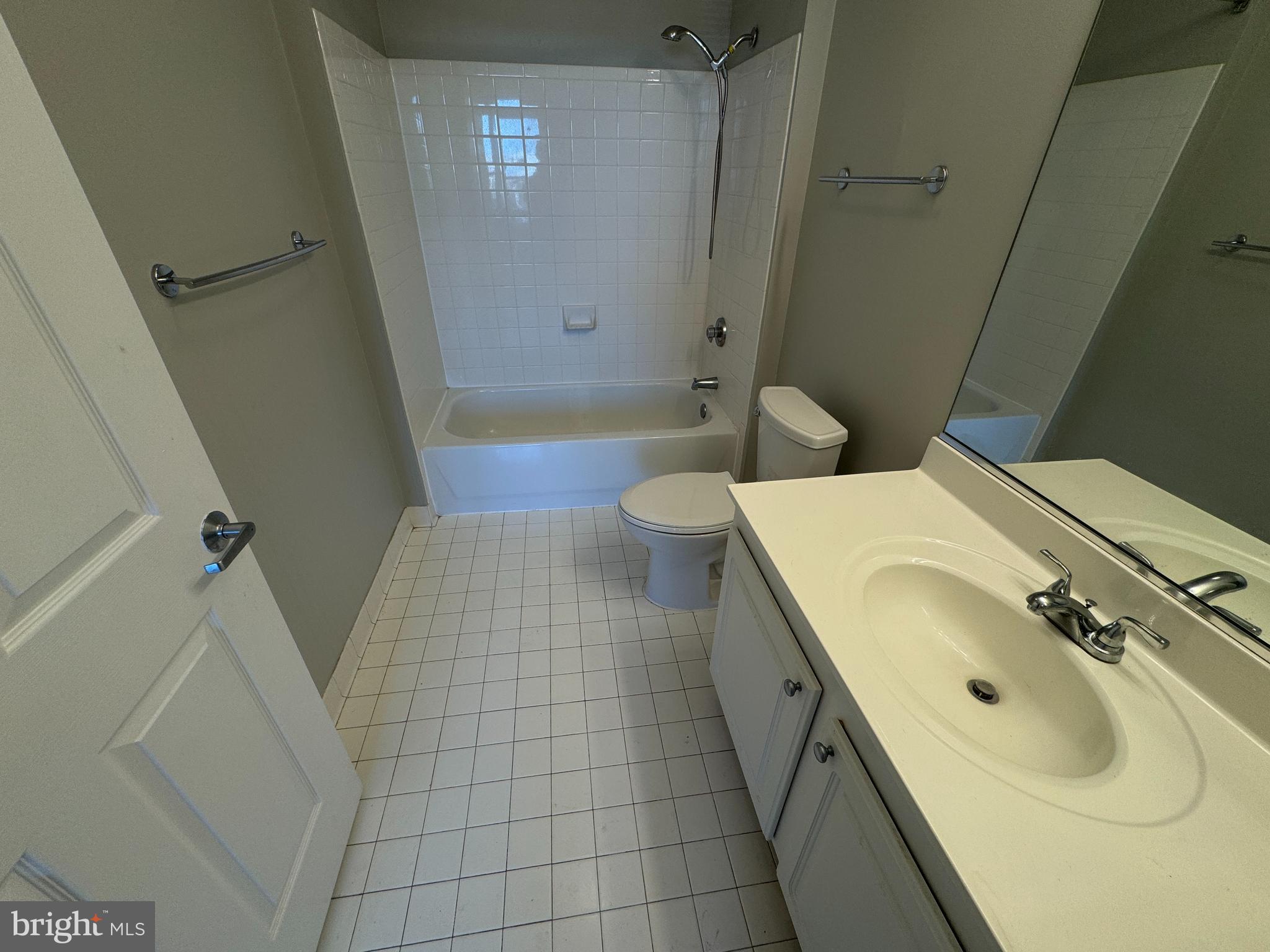 PIERSIDE AT HARBORVIEW - Residential Lease