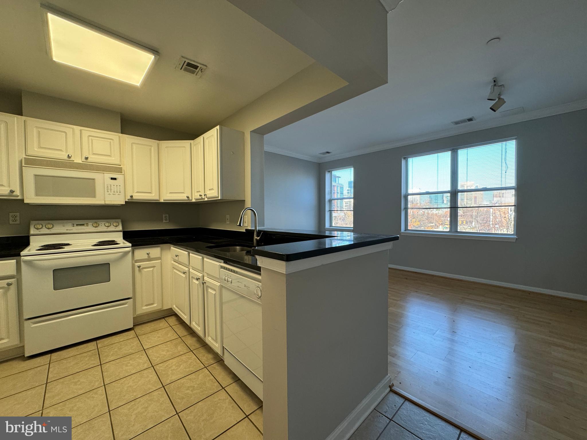 PIERSIDE AT HARBORVIEW - Residential Lease